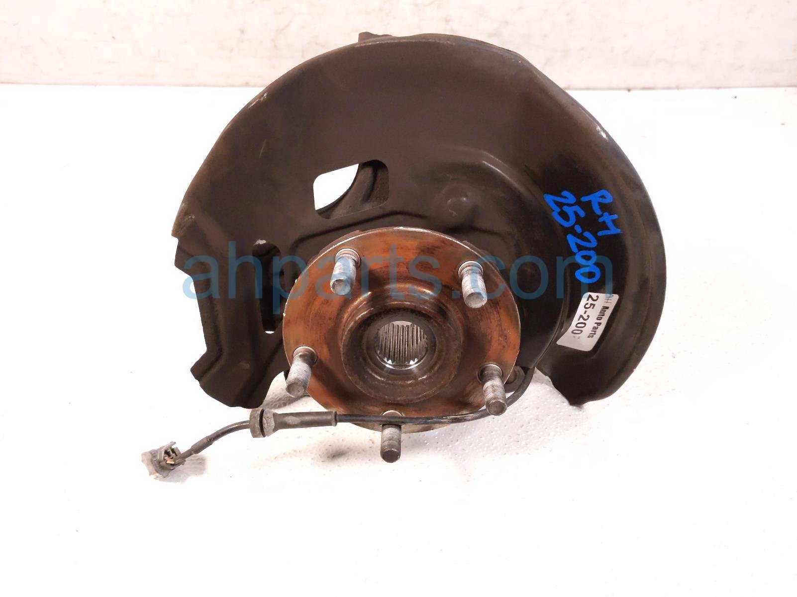 $125 Nissan FR/RH SPINDLE KNUCKLE HUB $125 Nissan FR/RH SPINDLE KNUCKLE HUB