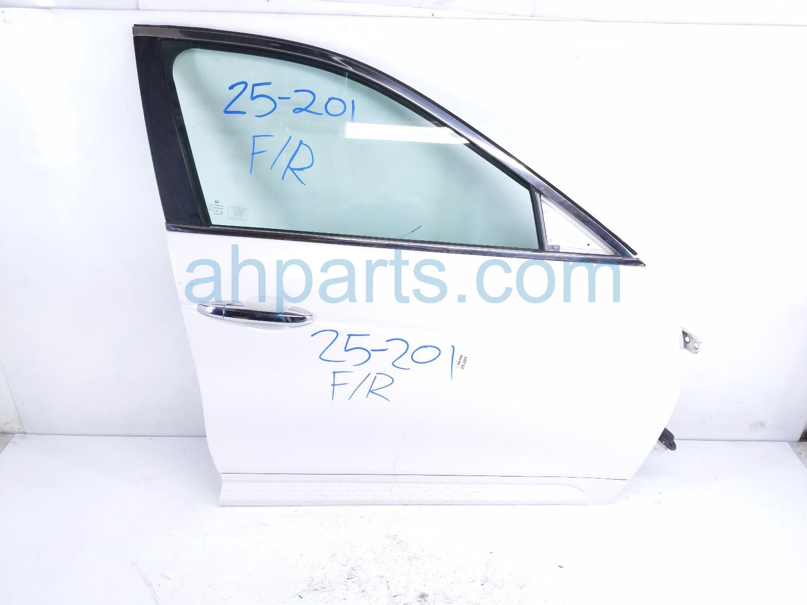 $299 Honda FR/RH DOOR - WHITE - NO MIRROR/TRIM $299 Honda FR/RH DOOR - WHITE - NO MIRROR/TRIM