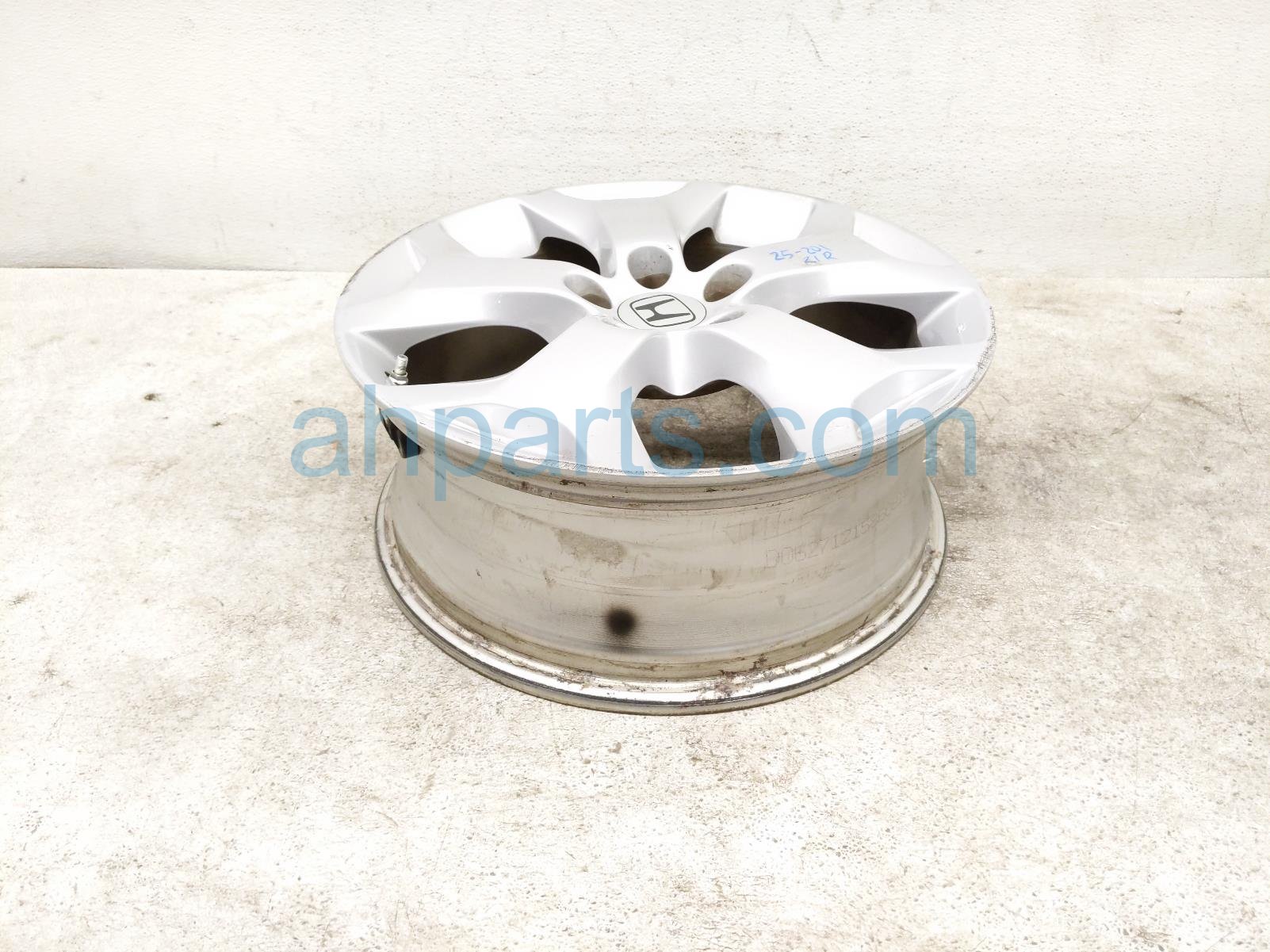 $95 Honda RR/RH WHEEL / RIM - CURB RASH $95 Honda RR/RH WHEEL / RIM - CURB RASH