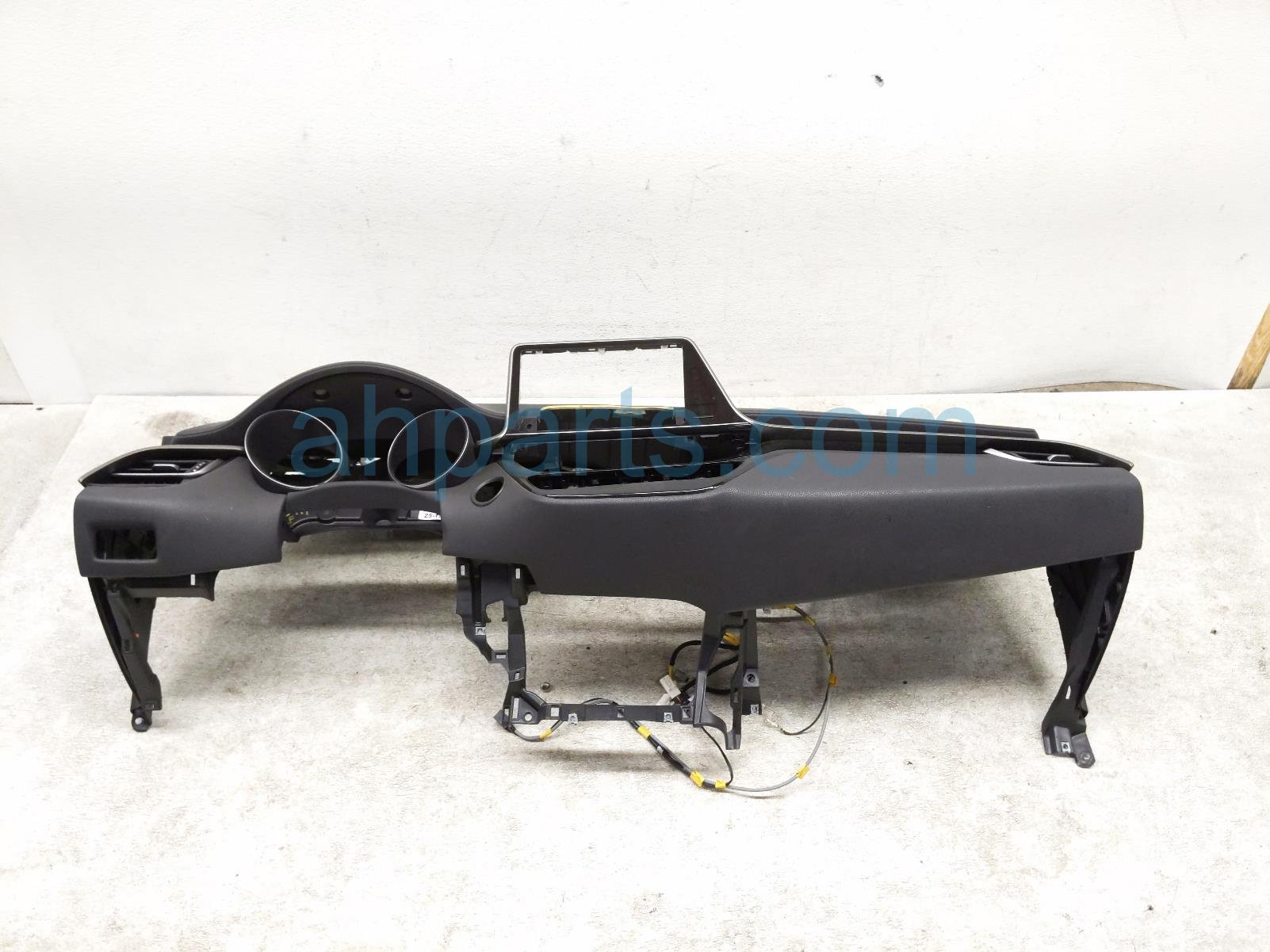 $325 Toyota DASHBOARD W/ AIRBAG - BLACK $325 Toyota DASHBOARD W/ AIRBAG - BLACK