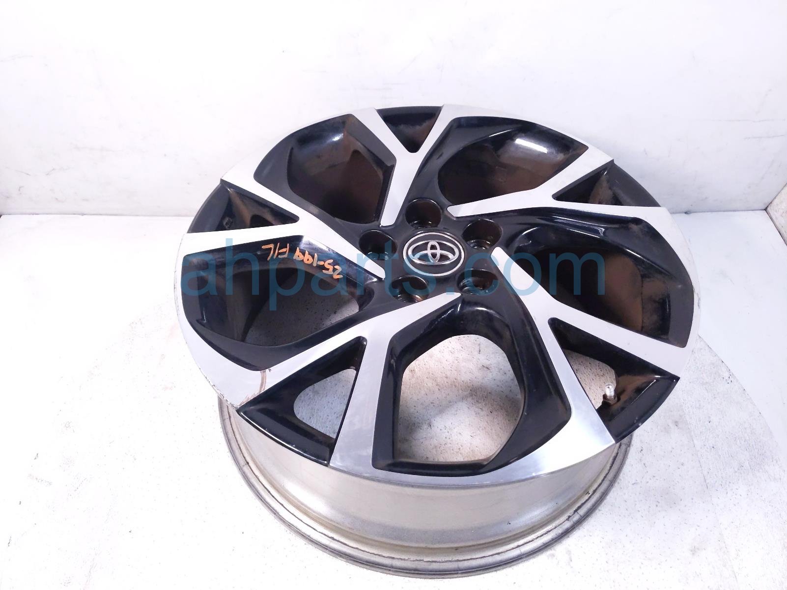 $179 Toyota FR/LH WHEEL / RIM* *CURB RASH $179 Toyota FR/LH WHEEL / RIM* *CURB RASH