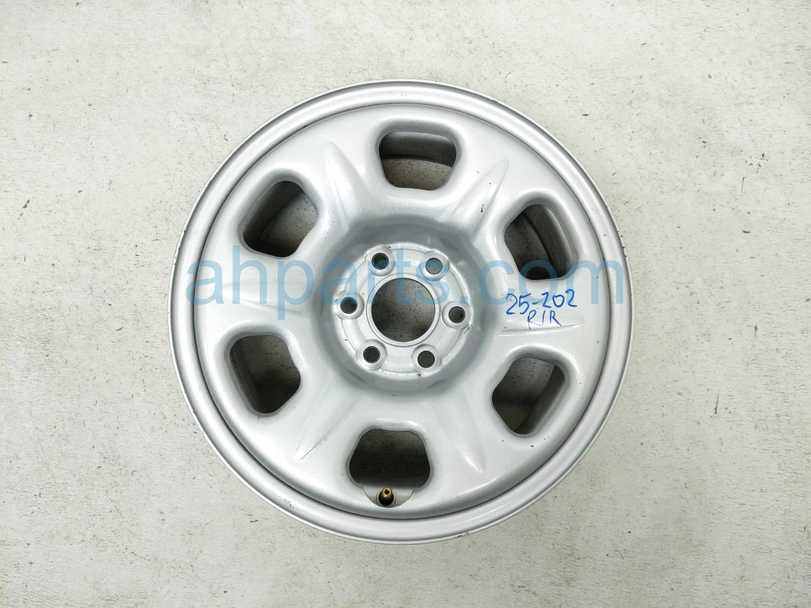 $125 Nissan RR/RH WHEEL / RIM $125 Nissan RR/RH WHEEL / RIM