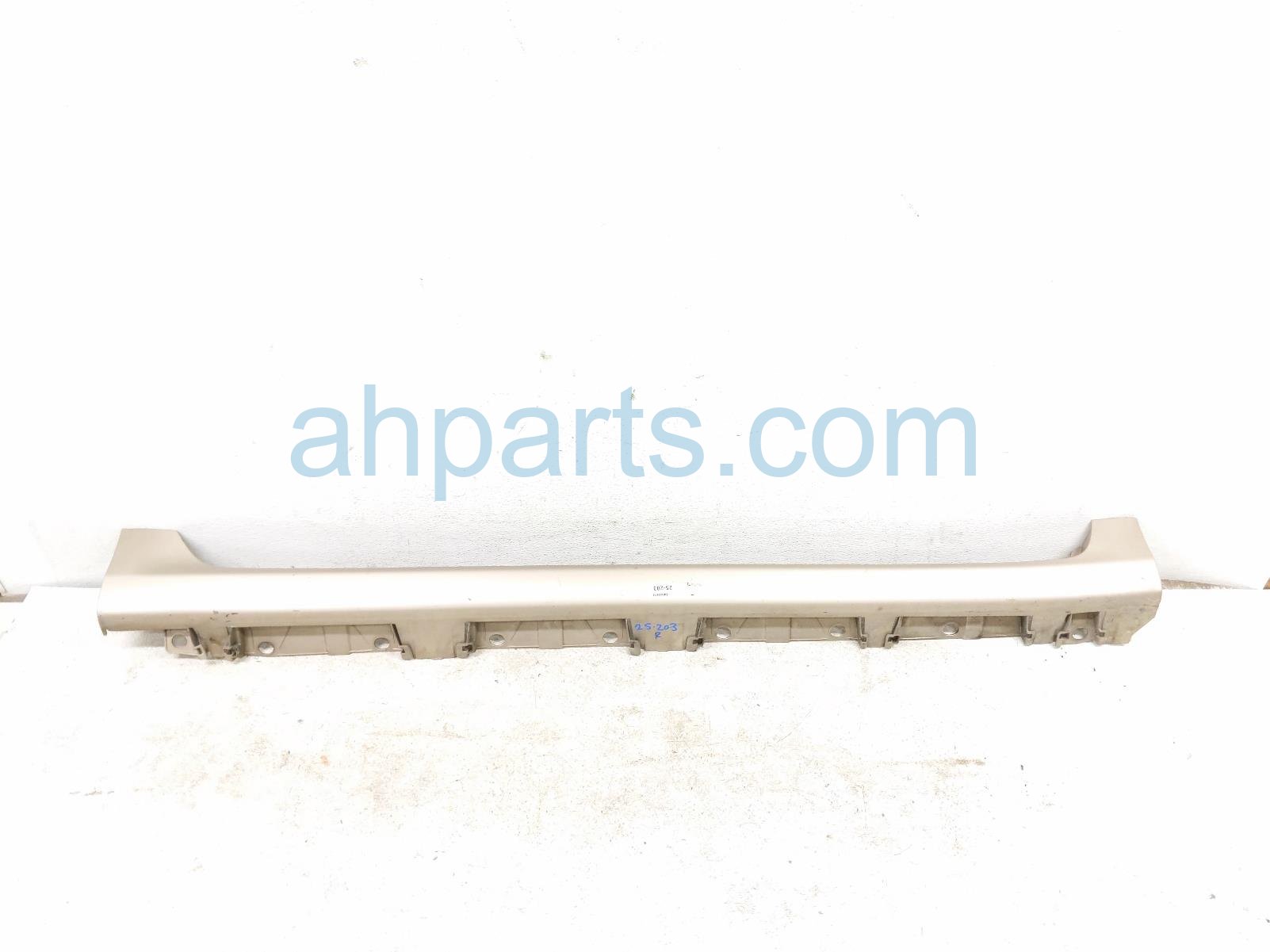 $99 Toyota RH SIDE SKIRT / MOLDING - TAN * $99 Toyota RH SIDE SKIRT / MOLDING - TAN *