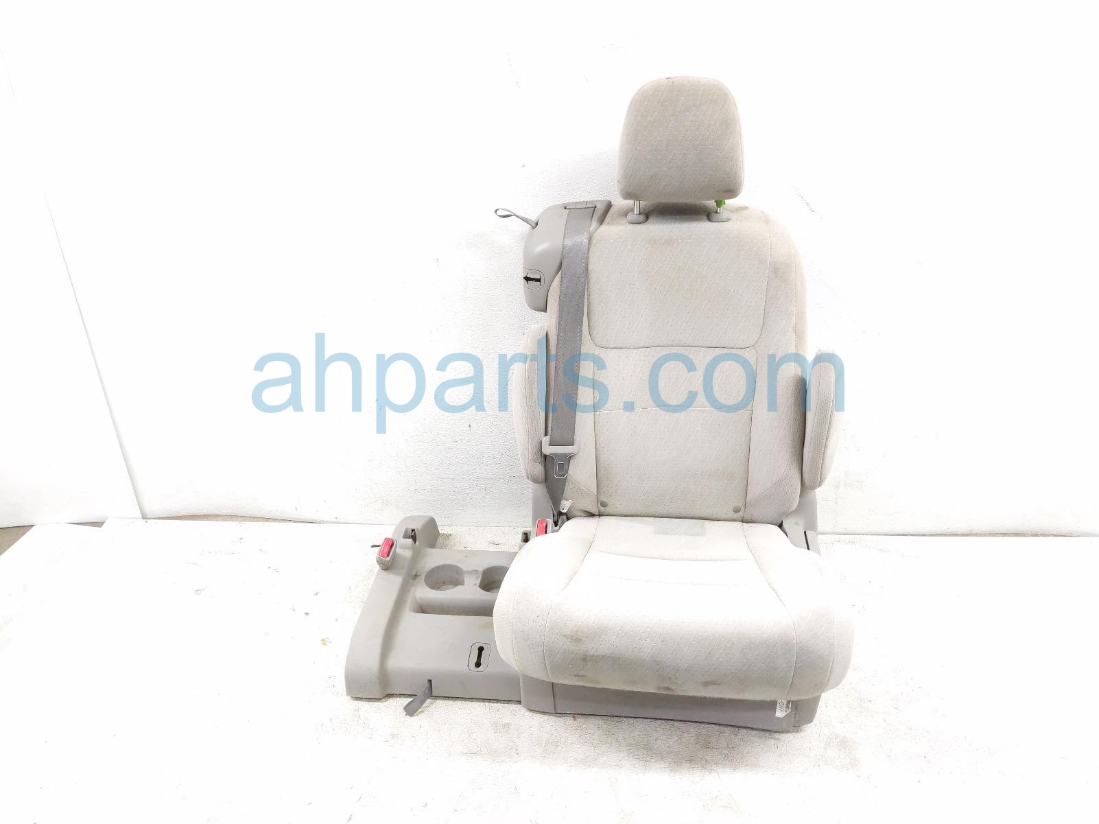 $195 Toyota 2ND ROW LH SEAT - GREY CLOTH *LE ** $195 Toyota 2ND ROW LH SEAT - GREY CLOTH *LE **