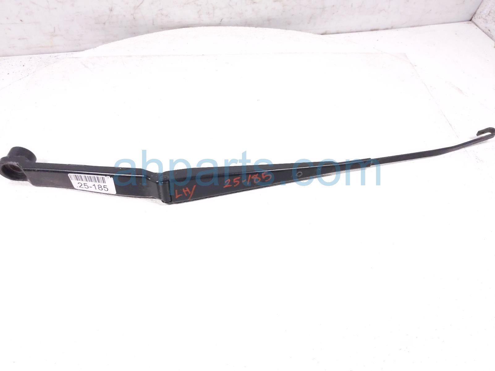 $25 Subaru LH WINDSHIELD WIPER ARM