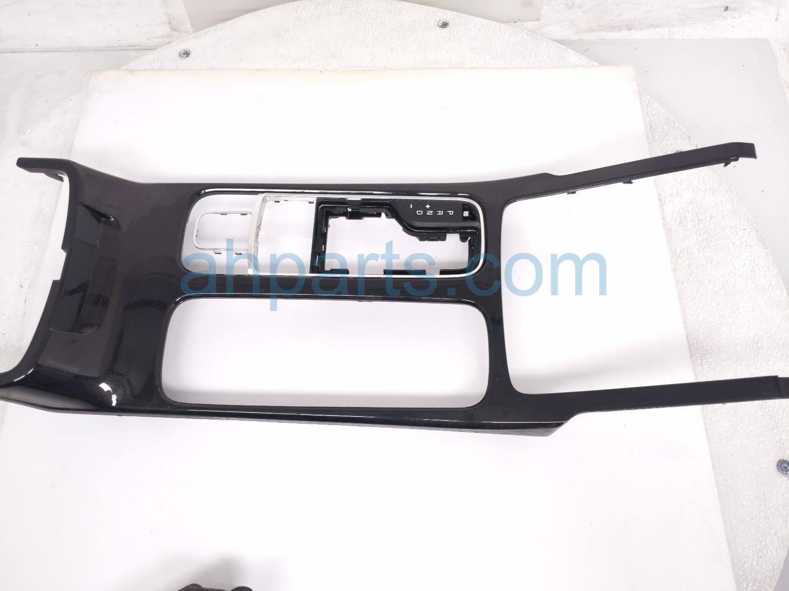 $65 Kia CENTER CONSOLE UPPER TRIM PANEL