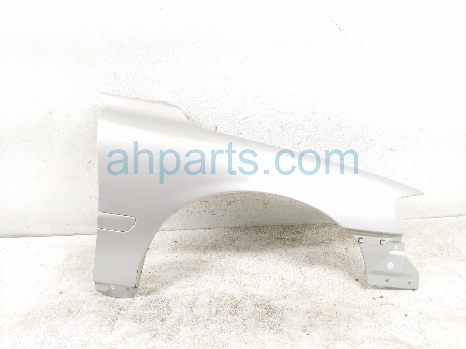 $49 Volvo RH FENDER - SILVER * $49 Volvo RH FENDER - SILVER *