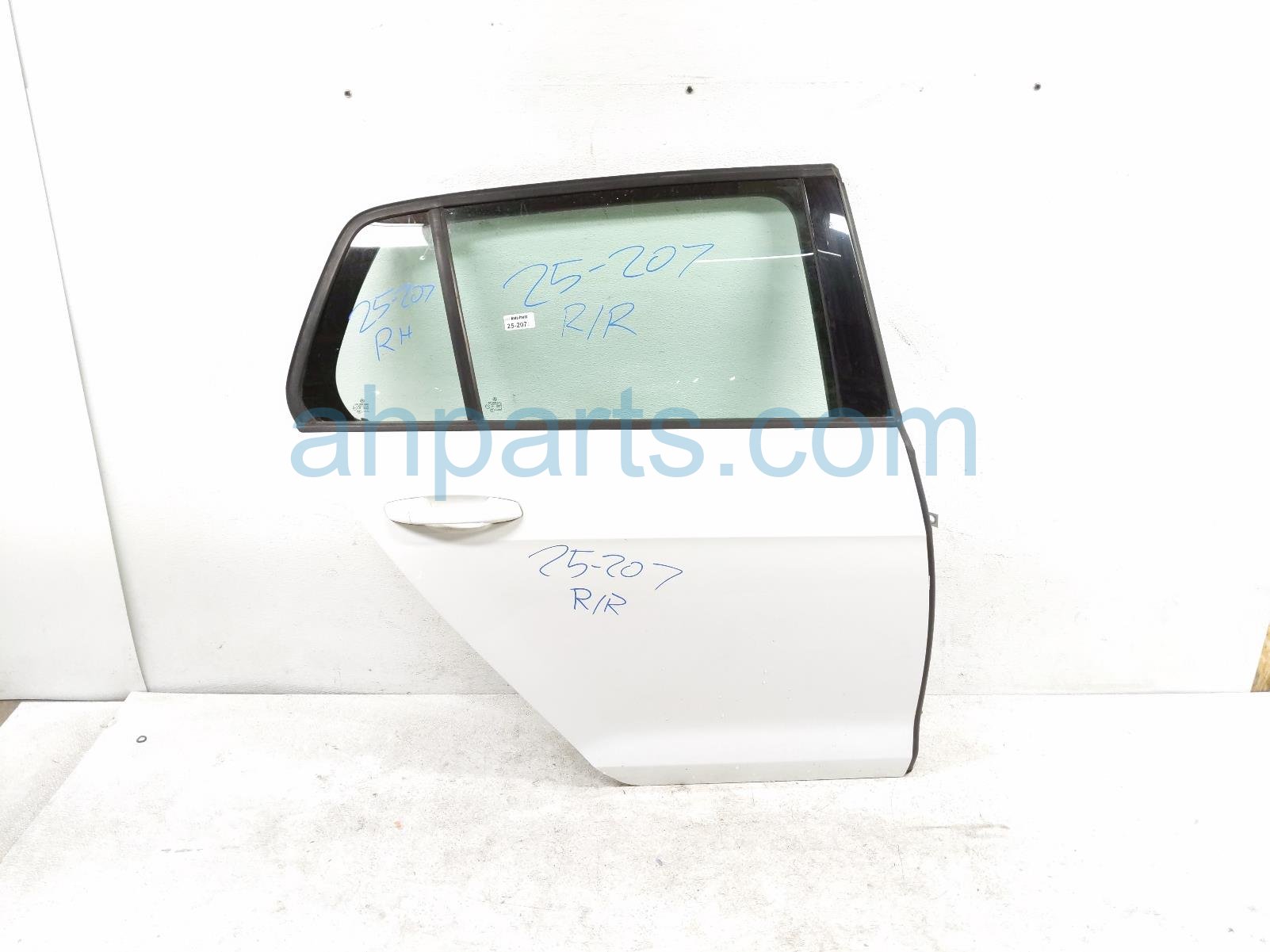 $450 Volkswagen RR/RH DOOR - WHITE - NO INSIDE TRIM $450 Volkswagen RR/RH DOOR - WHITE - NO INSIDE TRIM