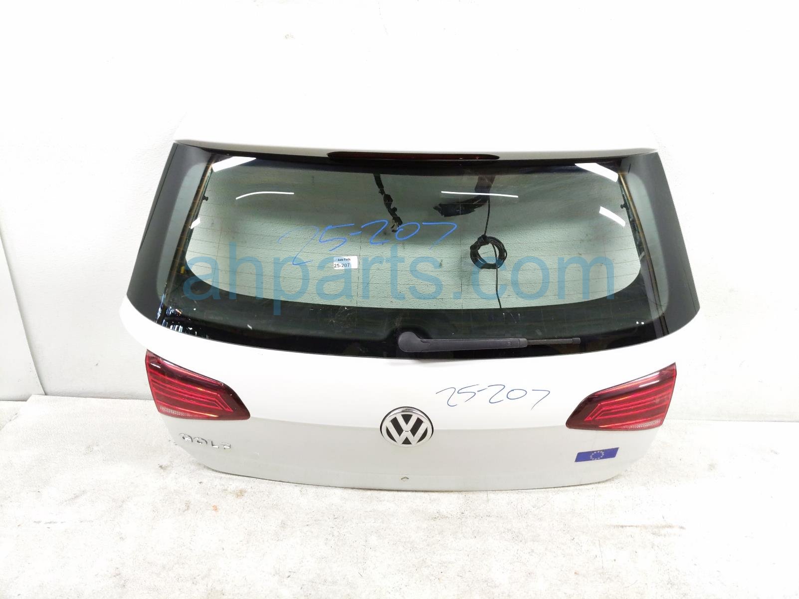 $595 Volkswagen LIFT GATE / TAIL GATE - WHITE $595 Volkswagen LIFT GATE / TAIL GATE - WHITE