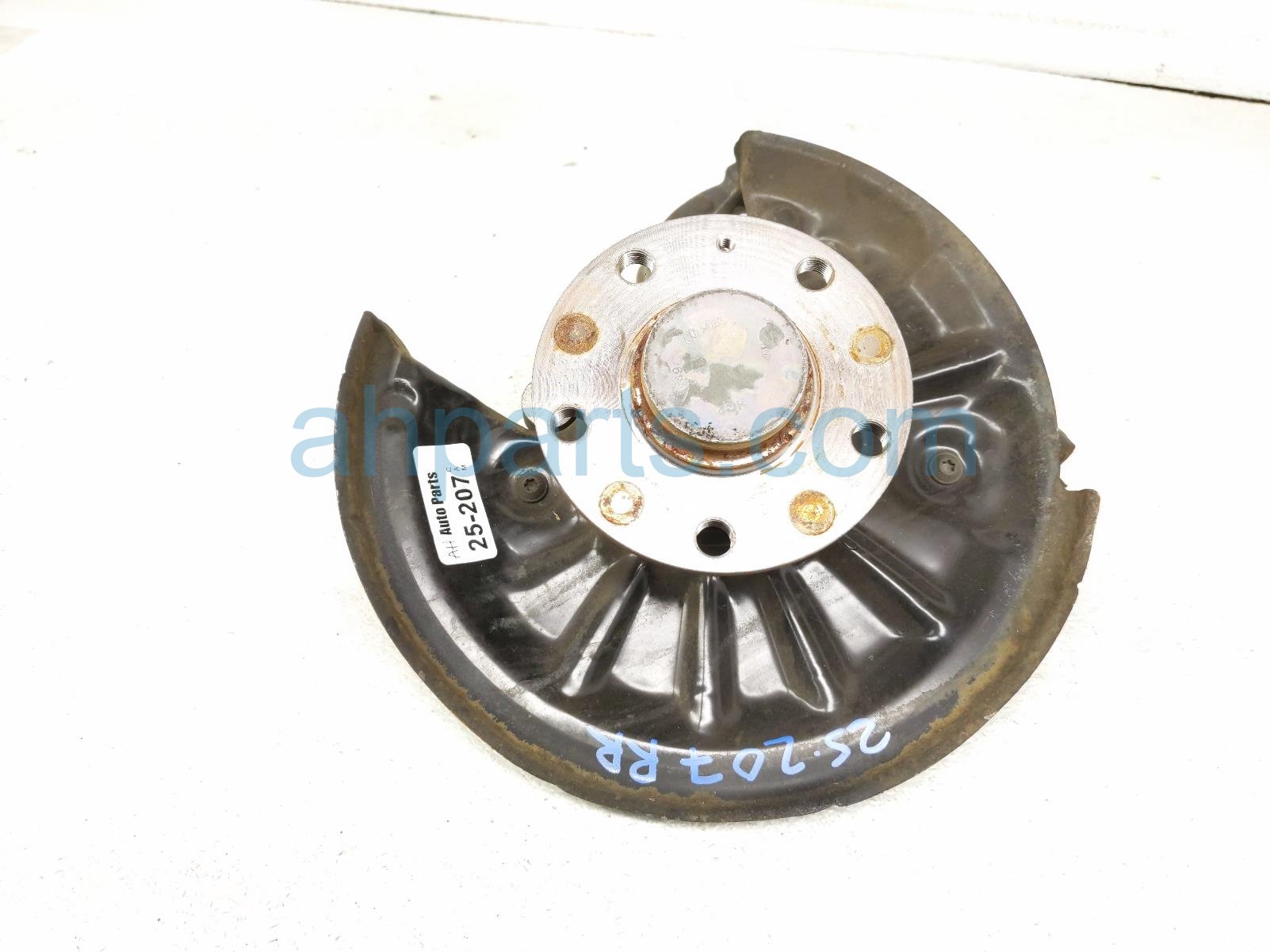 $115 Volkswagen RR/RH SPINDLE KNUCKLE HUB