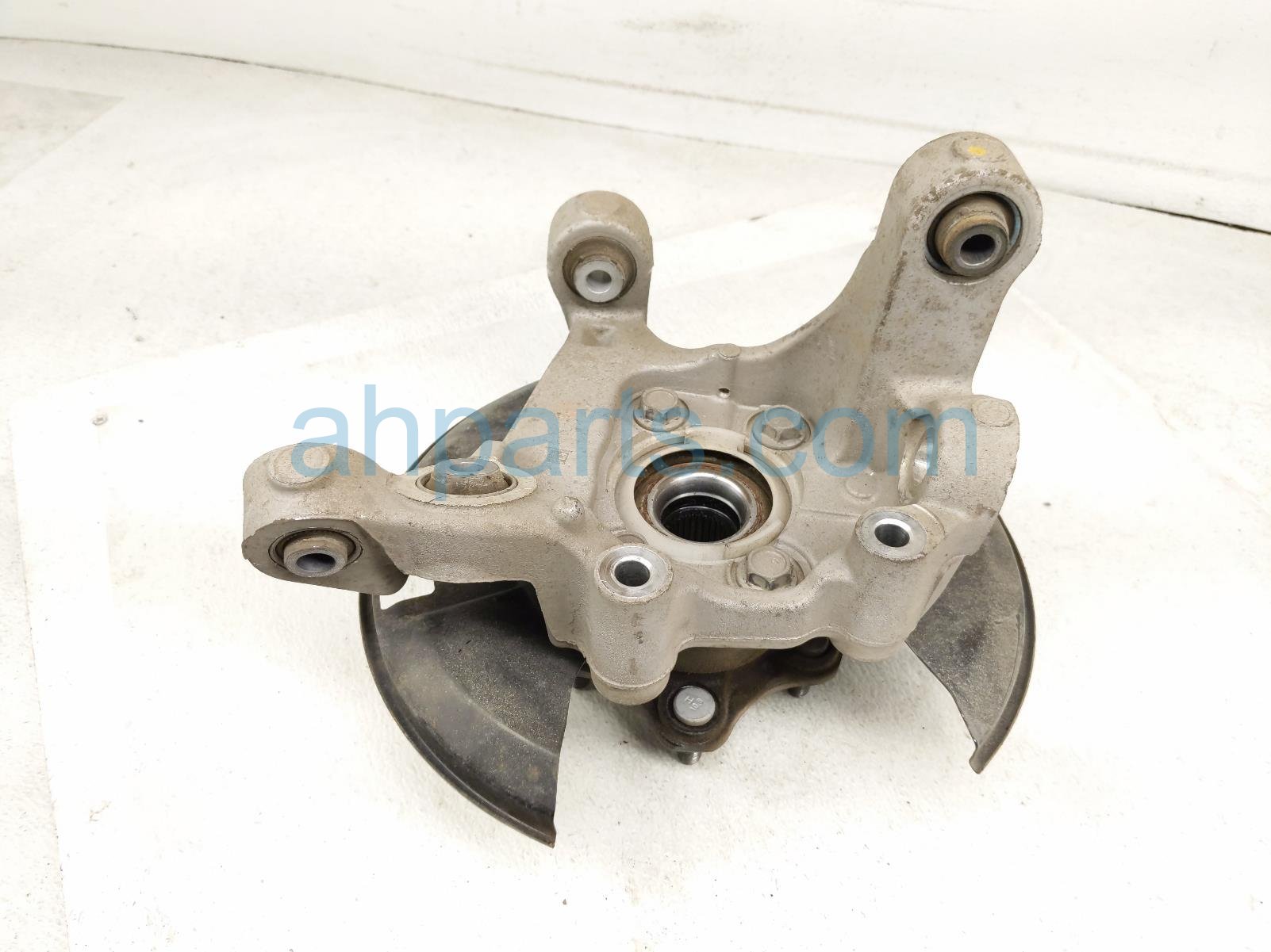 $125 Nissan RR/LH SPINDLE KNUCKLE HUB - AWD