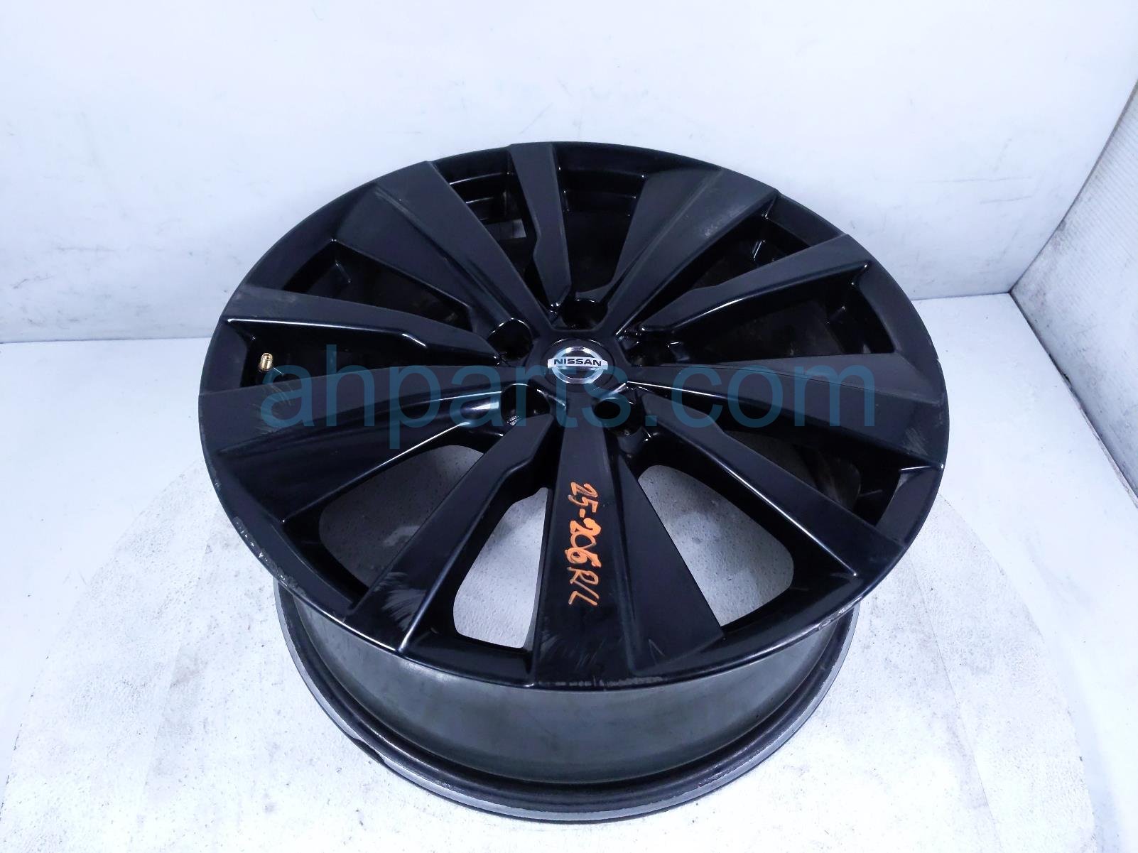 $225 Nissan RR/LH WHEEL / RIM* *CURB RASHES $225 Nissan RR/LH WHEEL / RIM* *CURB RASHES