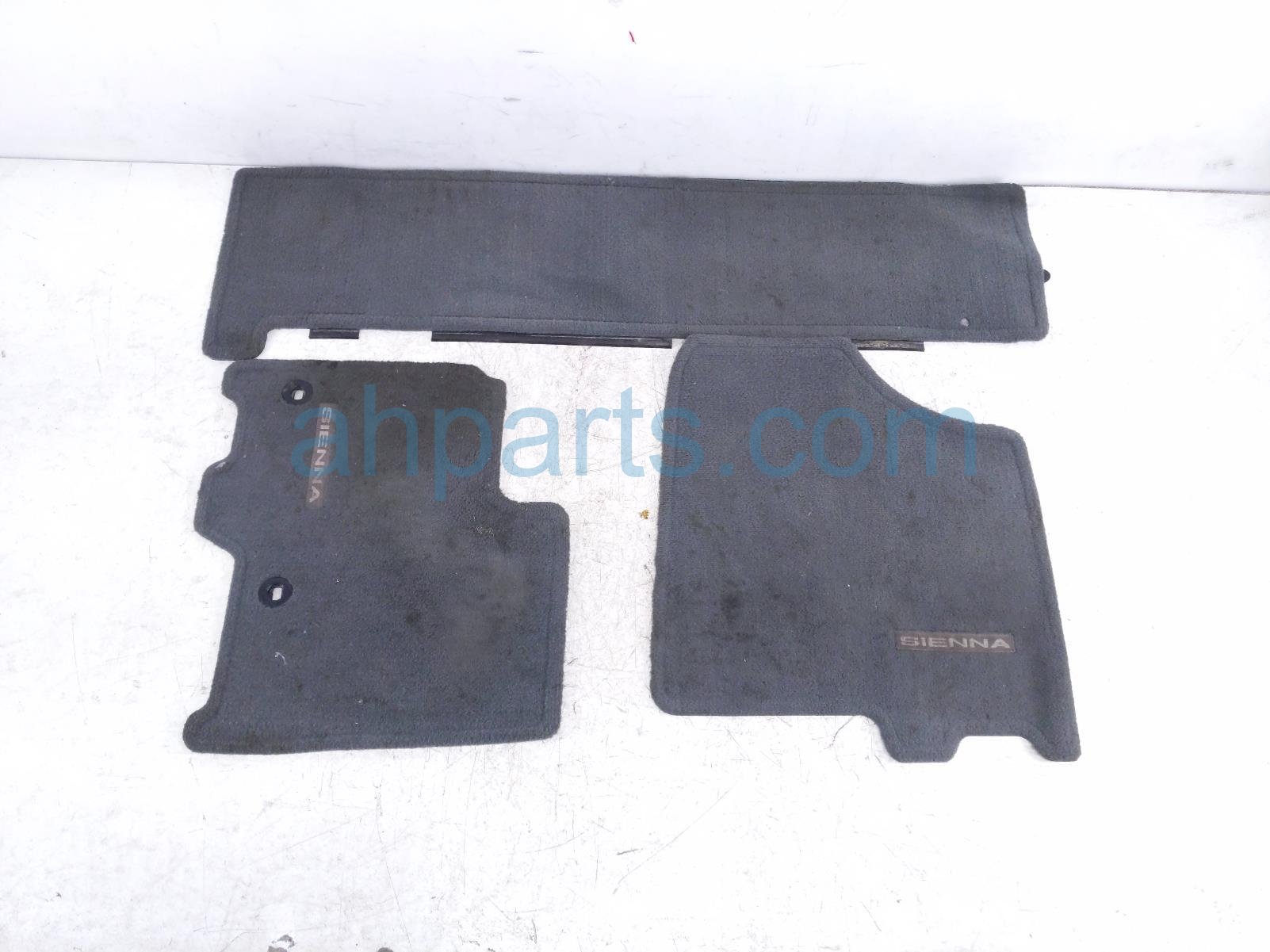 $65 Toyota 3 PIECE FLOOR MAT GREY CLOTH * $65 Toyota 3 PIECE FLOOR MAT GREY CLOTH *