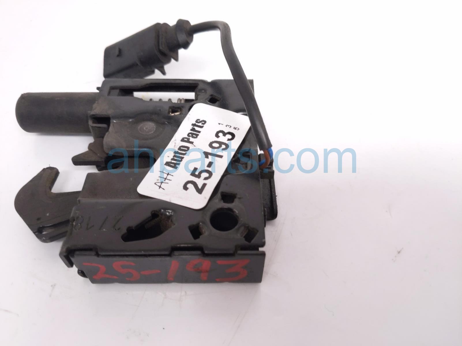 Sold 2019 Audi A4 Audi Passenger Hood Lock / Latch 8W0-823-509-E