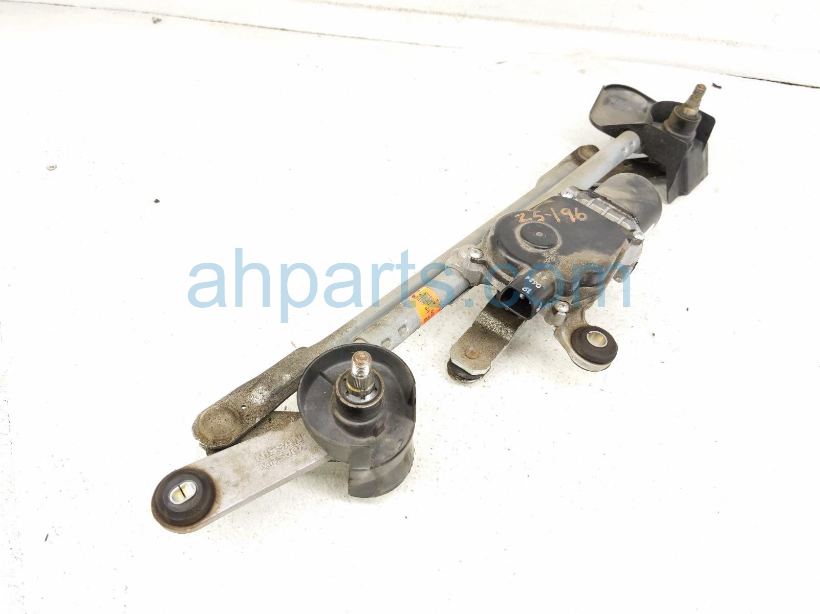 $65 Nissan WINDSHIELD WIPER MOTOR W/ARM ASSY $65 Nissan WINDSHIELD WIPER MOTOR W/ARM ASSY