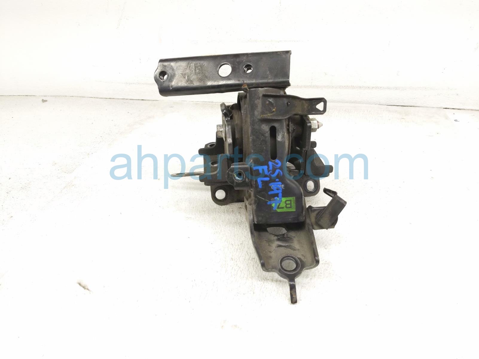 $25 Toyota LH ENGINE SIDE MOUNT $25 Toyota LH ENGINE SIDE MOUNT