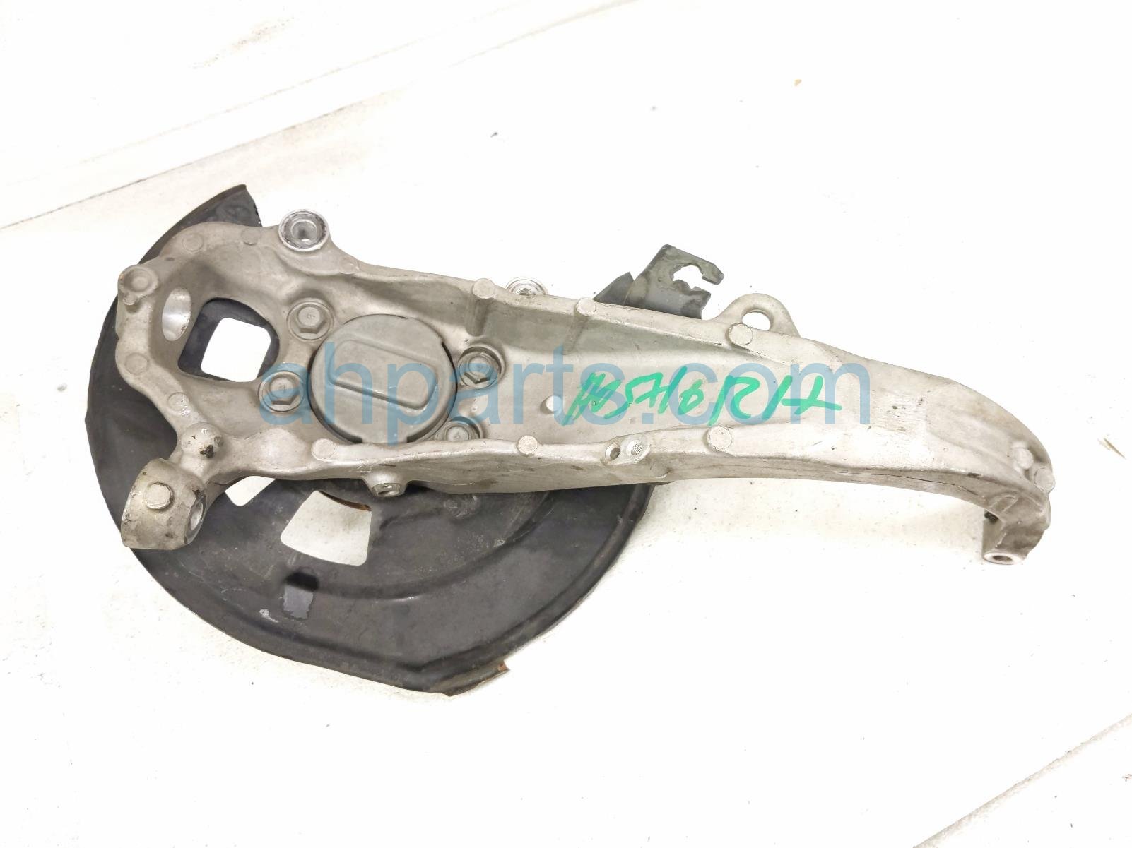 $99 Infiniti FR/RH SPINDLE KNUCKLE HUB