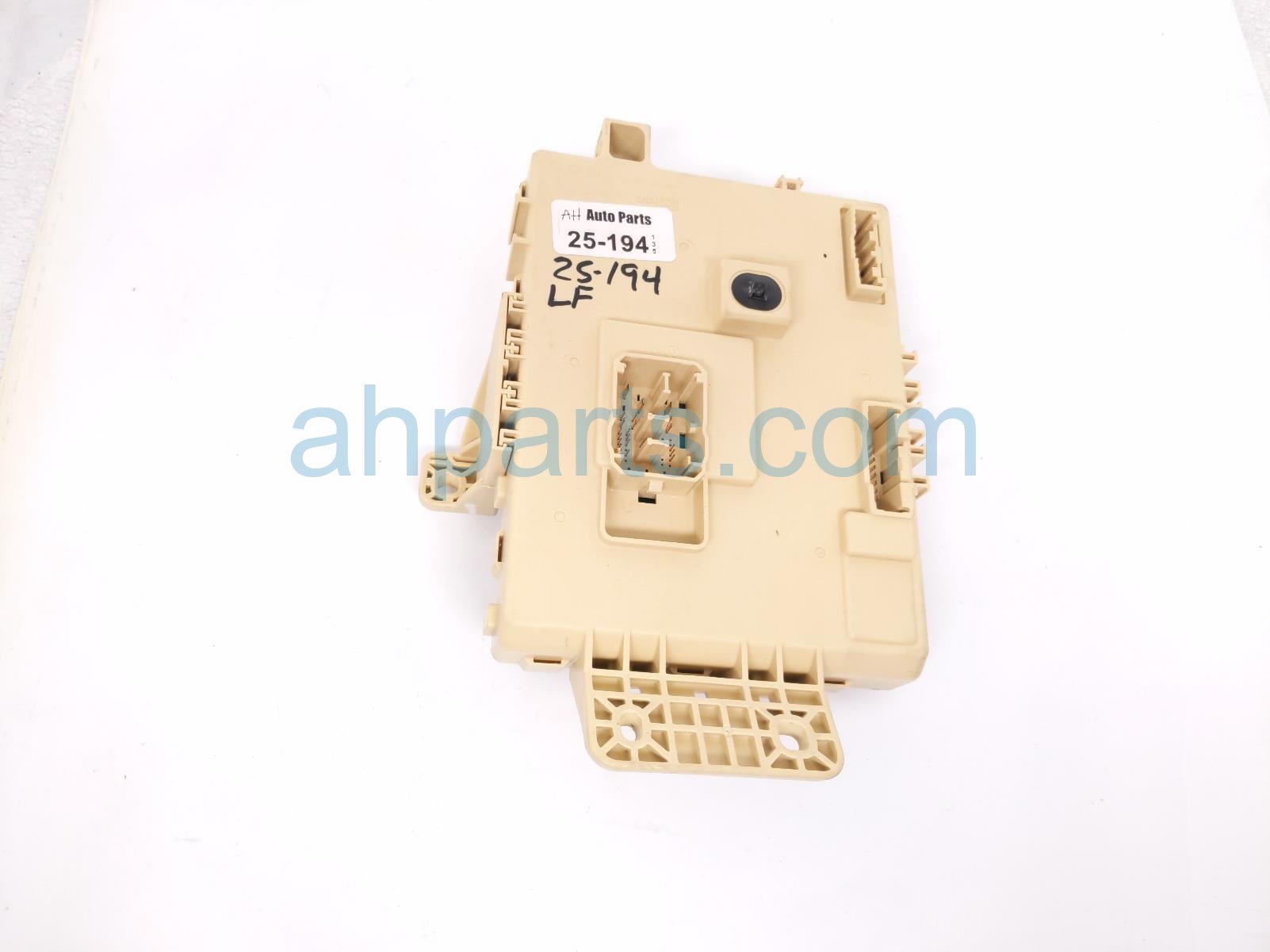 $145 Kia LH JUNCTION FUSE BOX