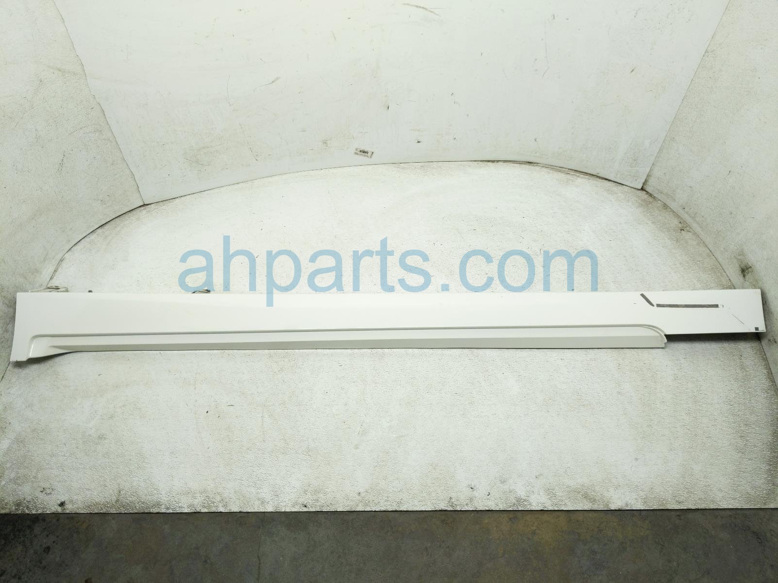 $185 Infiniti LH SIDE SKIRT / MOLDING - WHITE * $185 Infiniti LH SIDE SKIRT / MOLDING - WHITE *