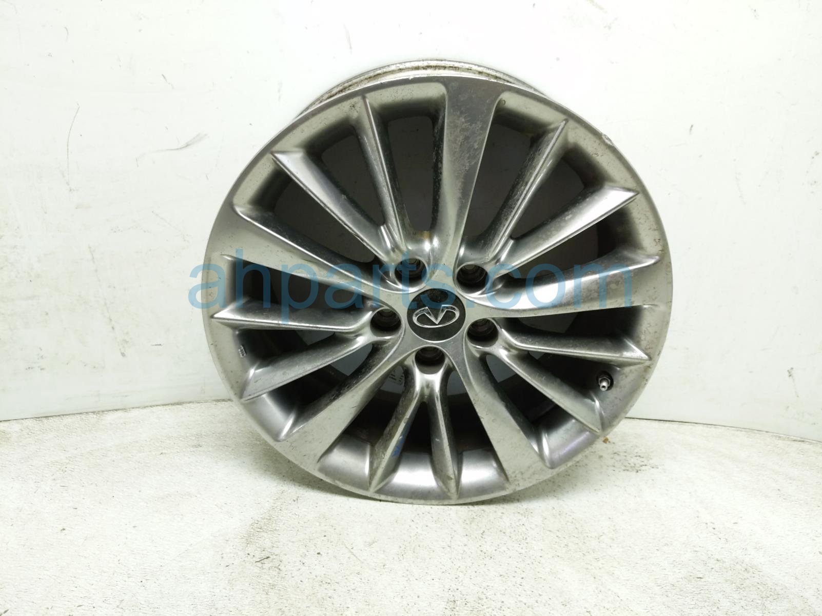 $199 Infiniti RR/RH WHEEL / RIM - LIGHT CURB