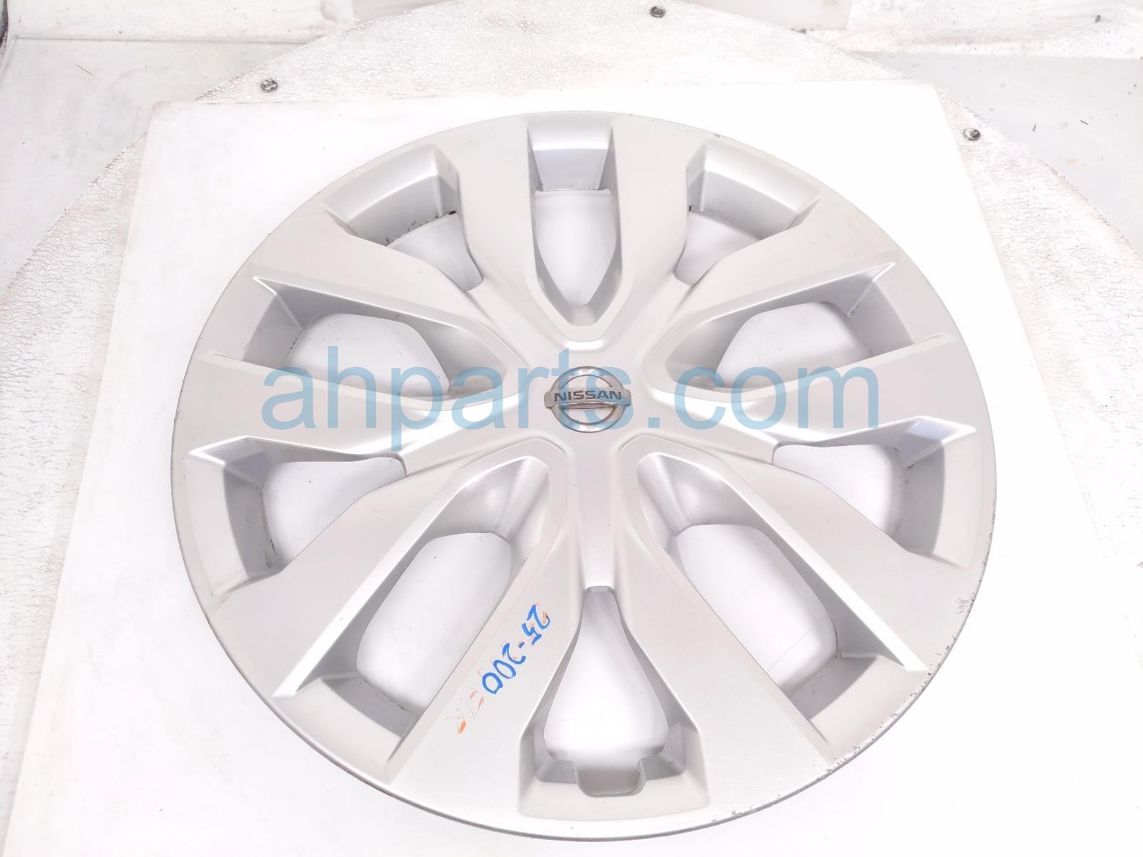 $25 Nissan FR/RH WHEEL COVER / HUB CAP * $25 Nissan FR/RH WHEEL COVER / HUB CAP *