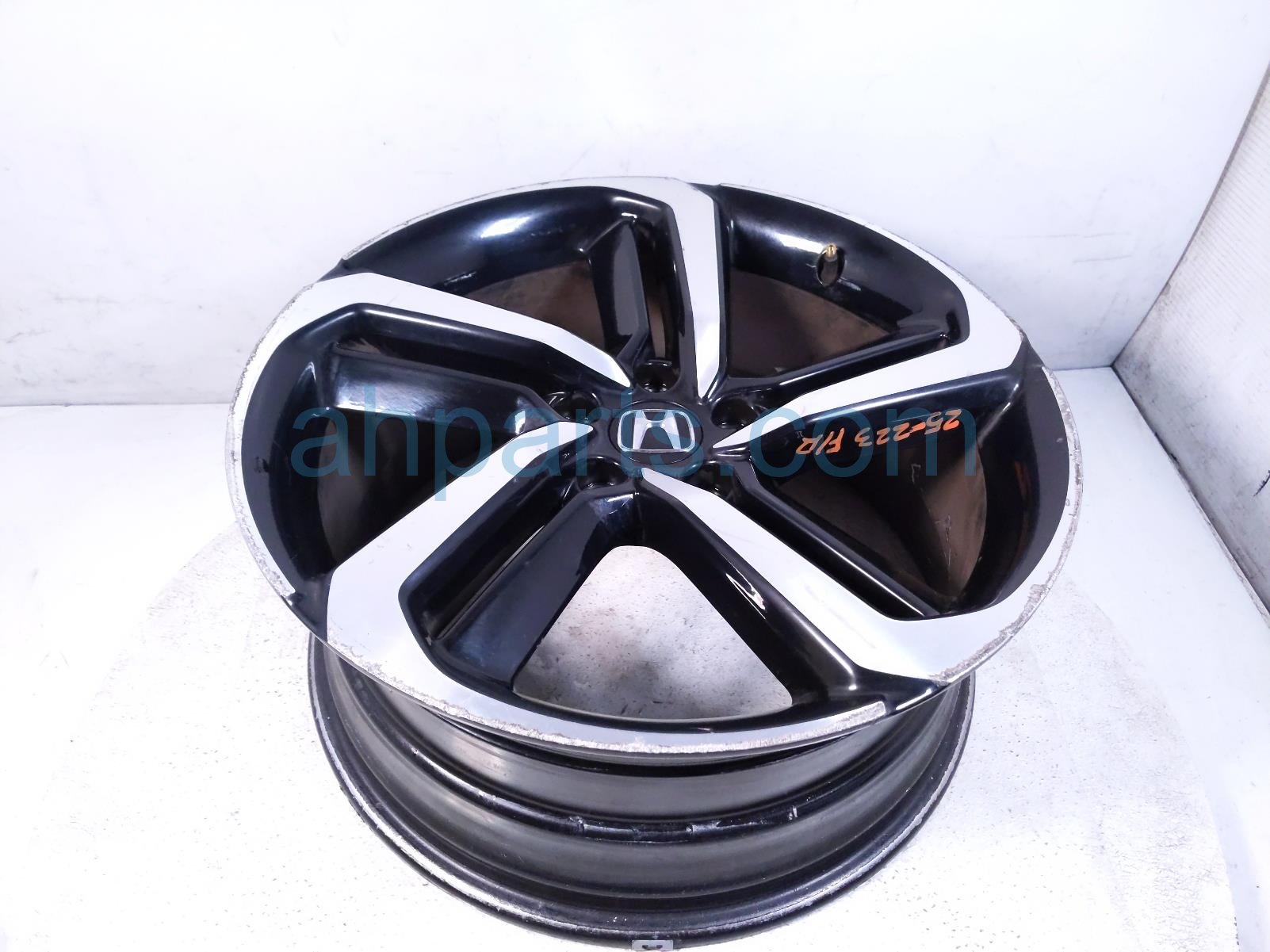 $199 Honda FR/RH WHEEL / RIM - CHECK $199 Honda FR/RH WHEEL / RIM - CHECK