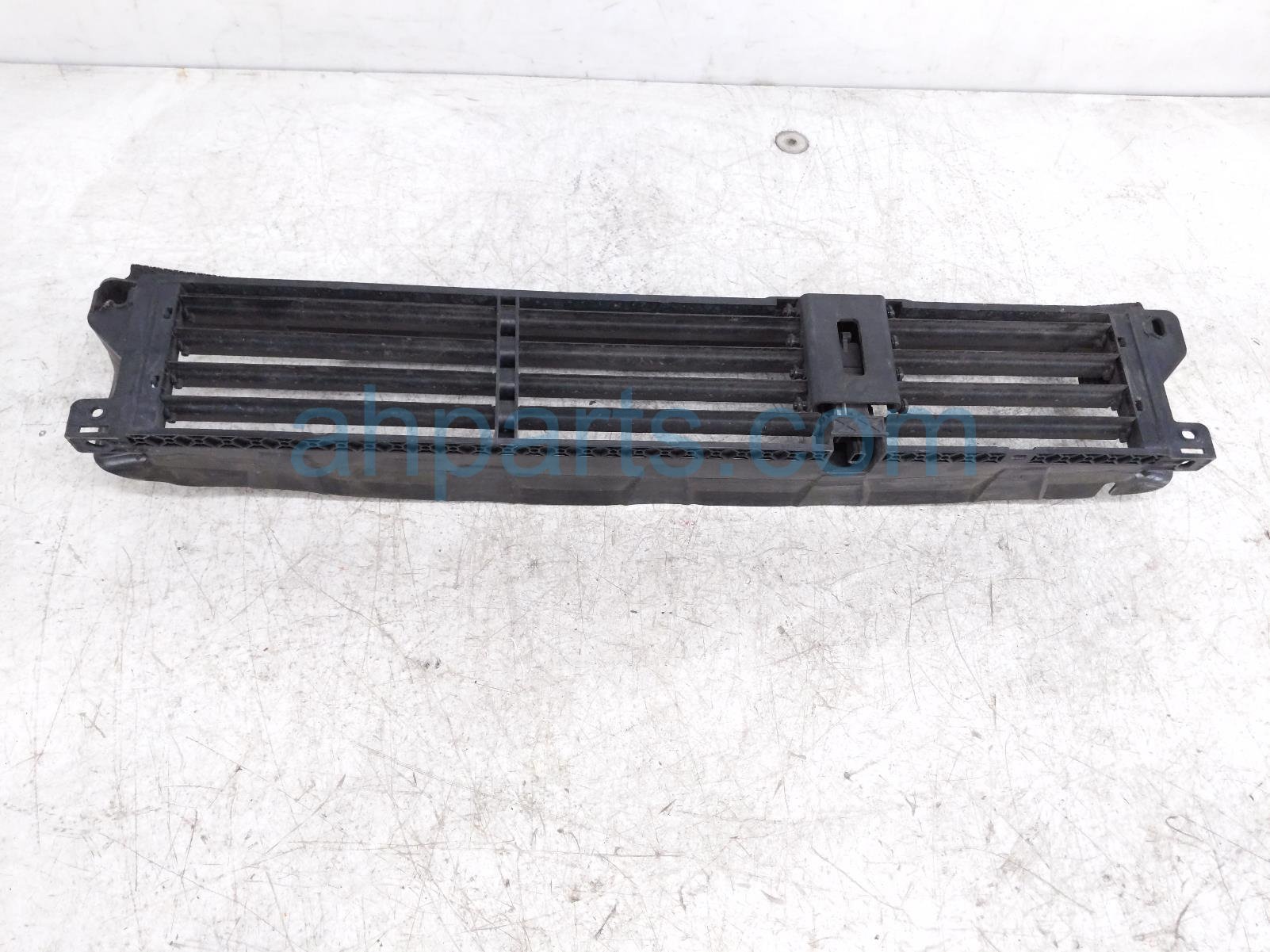 $45 Nissan FRONT COVER CENTER LOWER GRILLE * $45 Nissan FRONT COVER CENTER LOWER GRILLE *