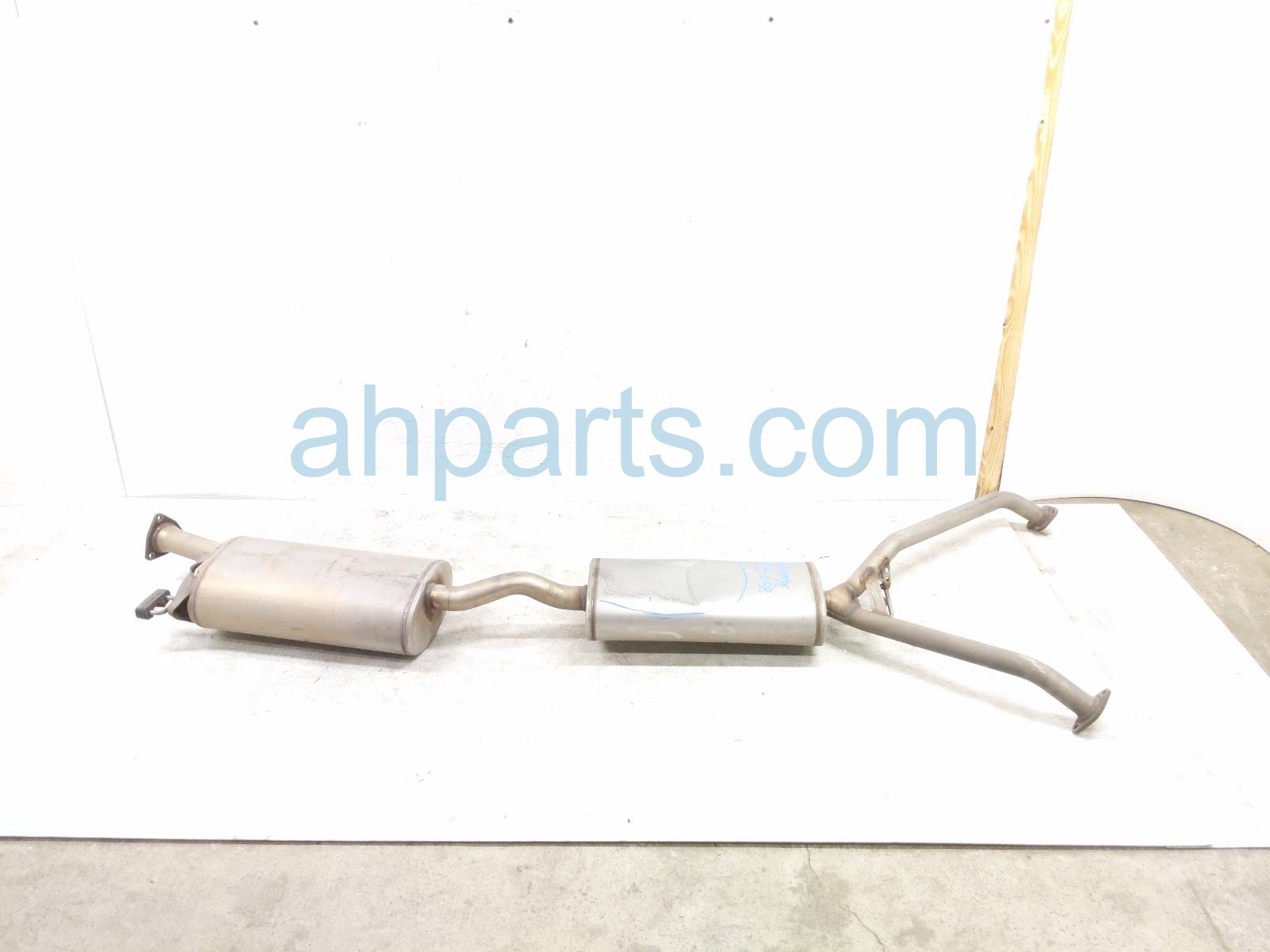 $449 Honda CENTER EXHAUST MUFFLER PIPE *