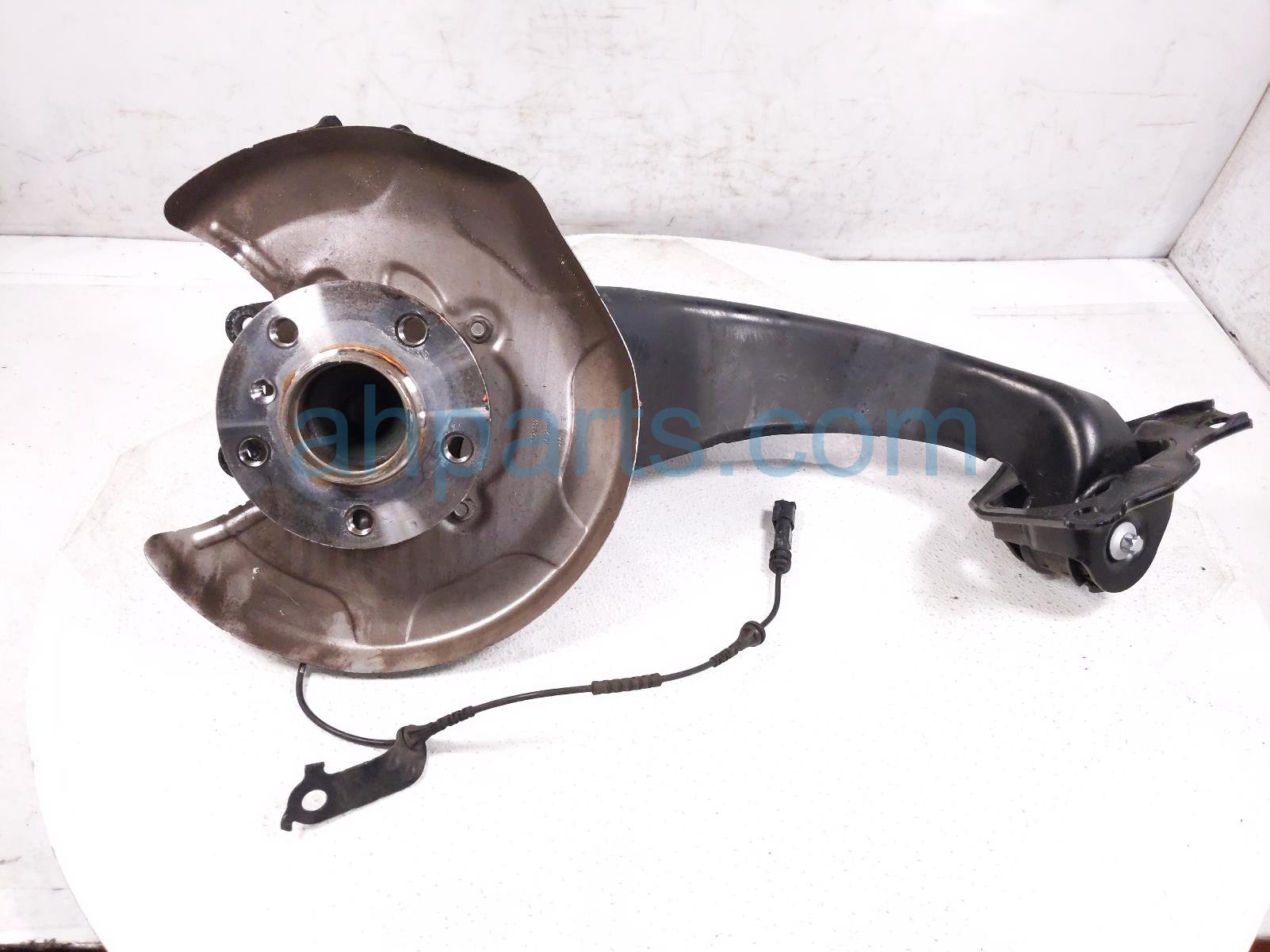 $125 BMW RR/LH LOWER ARM + SPINDLE KNUCKLE $125 BMW RR/LH LOWER ARM + SPINDLE KNUCKLE