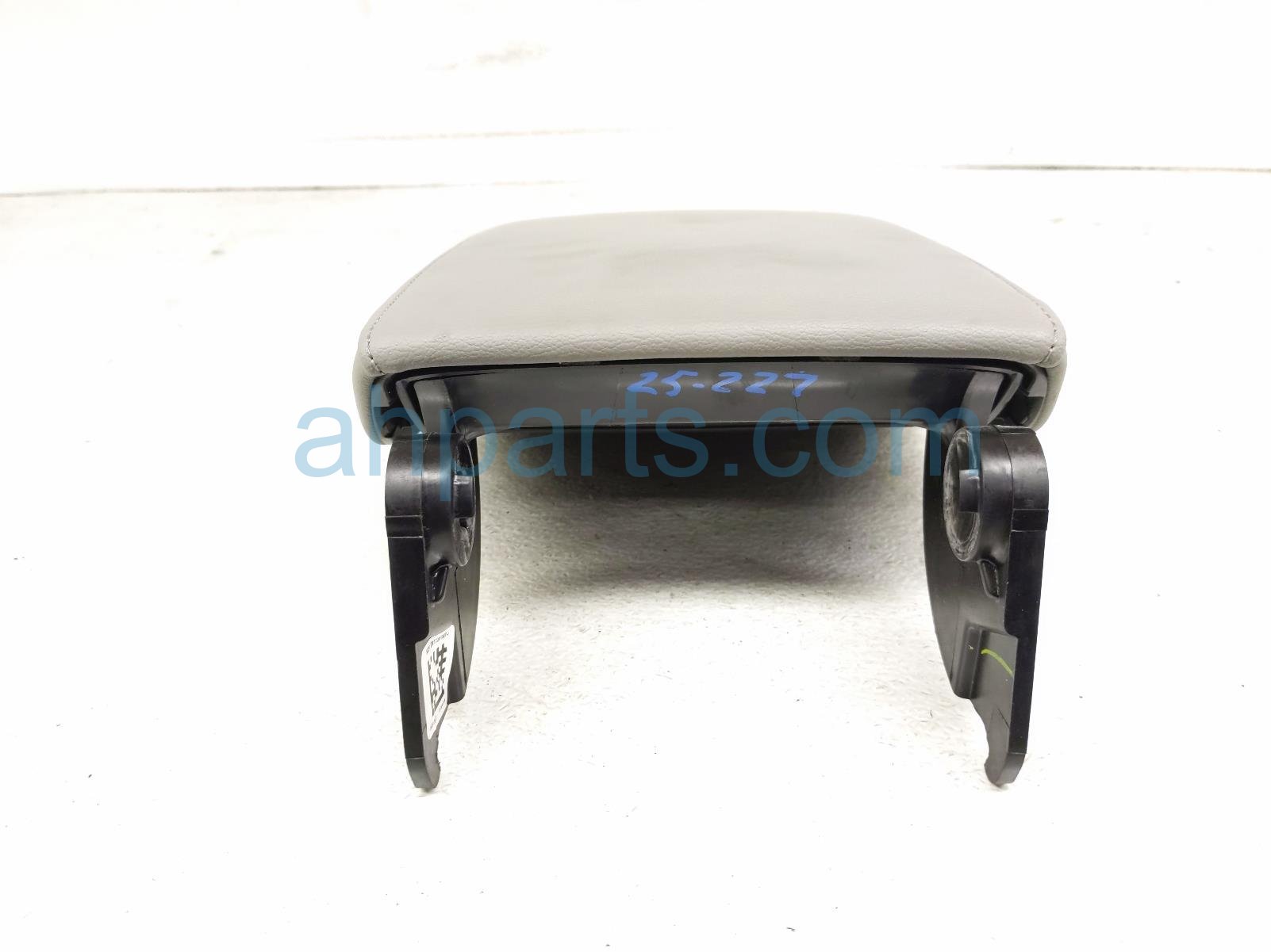 Sold 2022 Honda CR-V Arm Rest Center Console Lid - Grey 83402-TLA