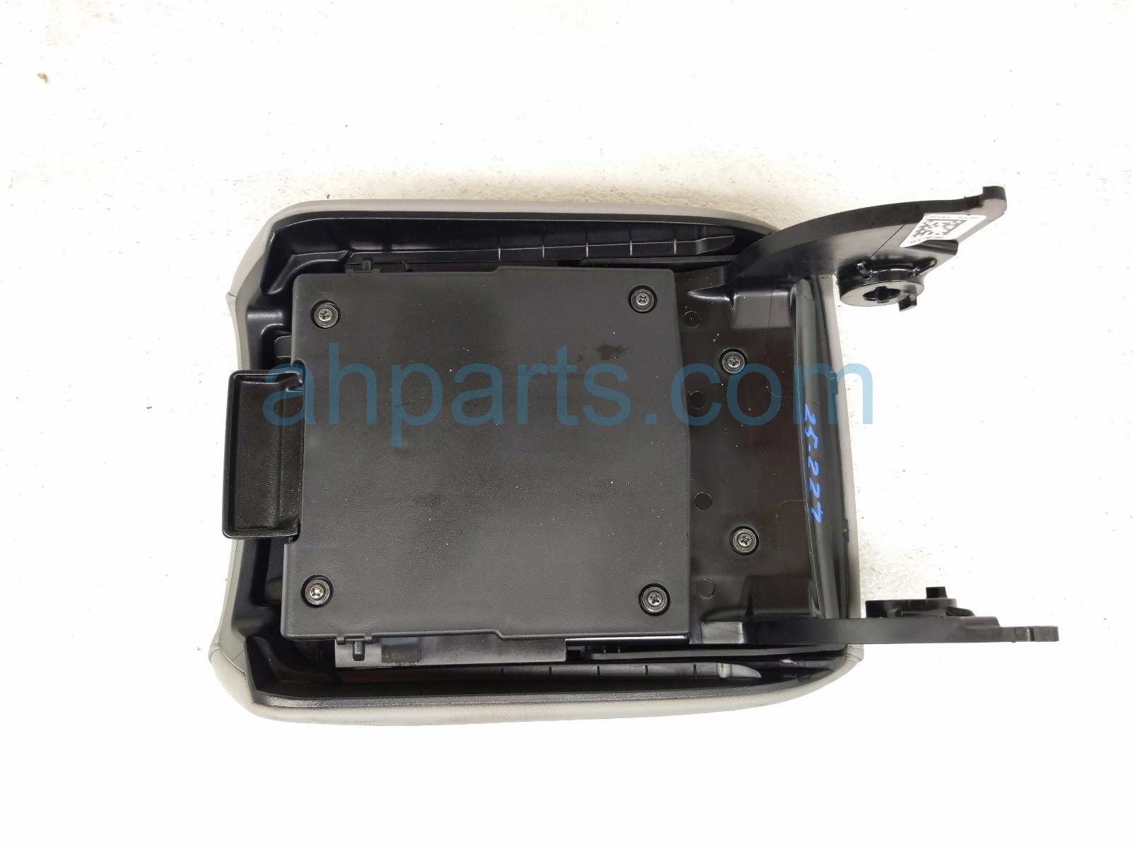 TANK NWOBHM CDBOX レアアイテム Sold 2022 Honda CR-V Arm Rest Center Console Lid - Grey 83402-TLA