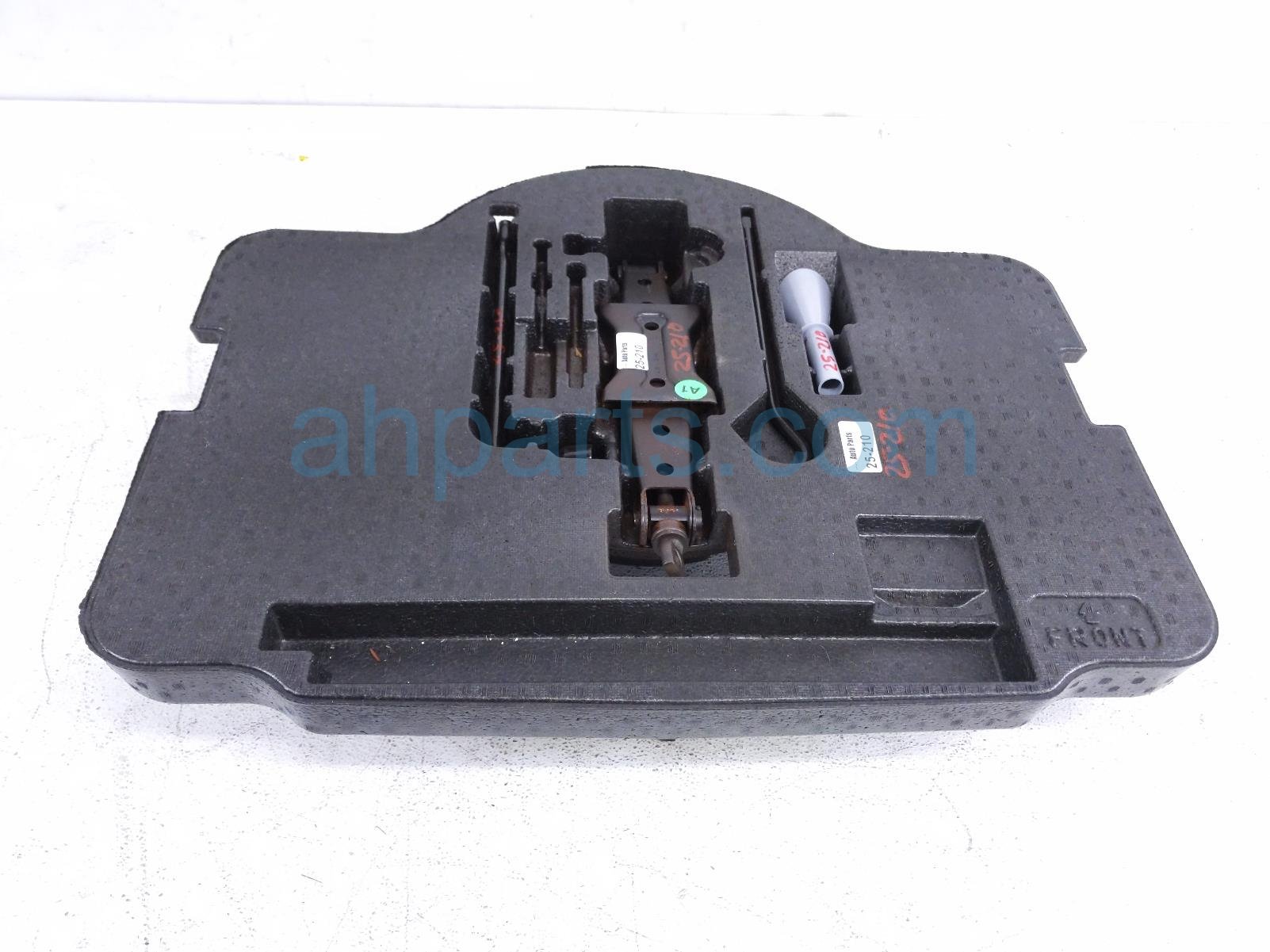 $75 Honda JACK & TOOLS W/ FOAM HOLDER ASSY* $75 Honda JACK & TOOLS W/ FOAM HOLDER ASSY*