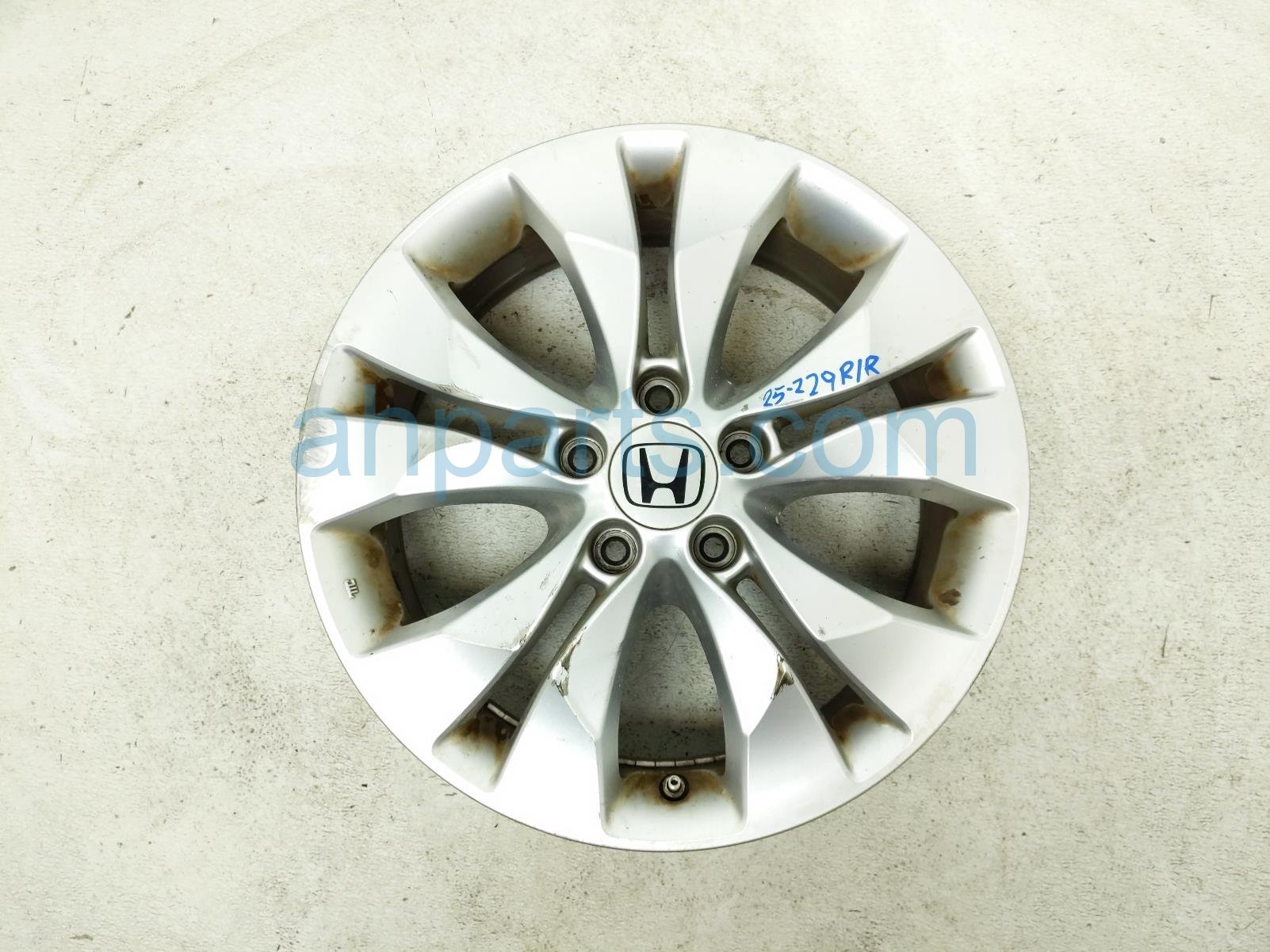 $125 Honda RR/RH WHEEL / RIM - LIGHT CURB $125 Honda RR/RH WHEEL / RIM - LIGHT CURB