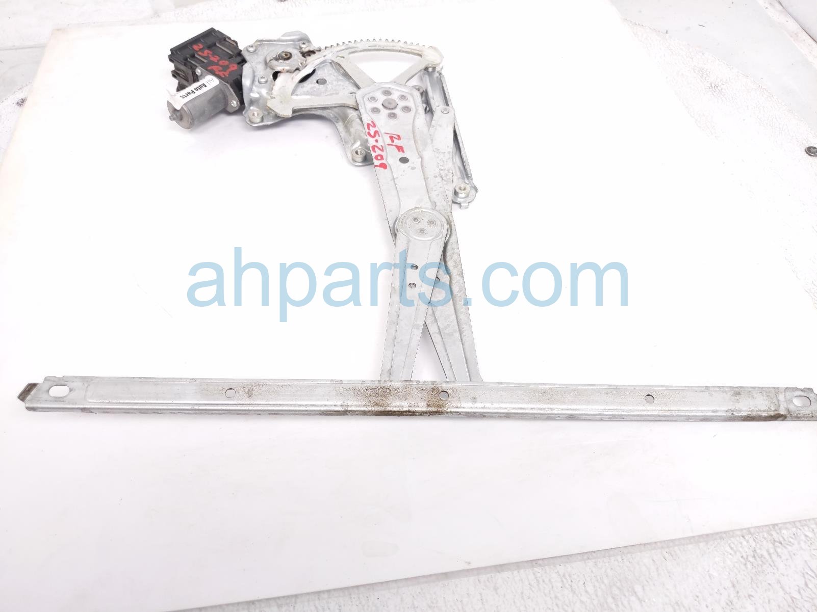 $150 Toyota FR/RH WINDOW REGULATOR W/MOTOR