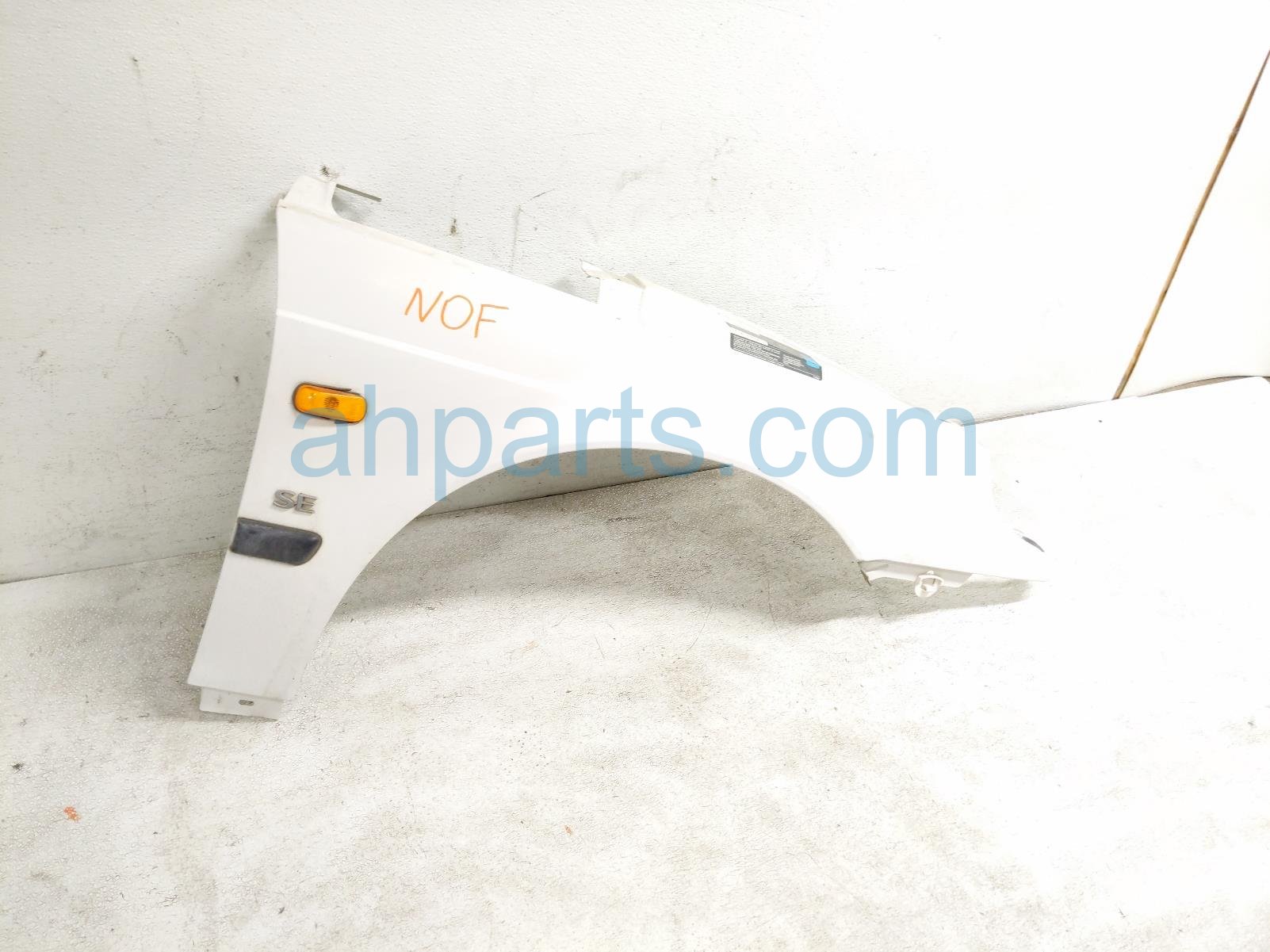 $100 Saab RH FENDER - WHITE $100 Saab RH FENDER - WHITE