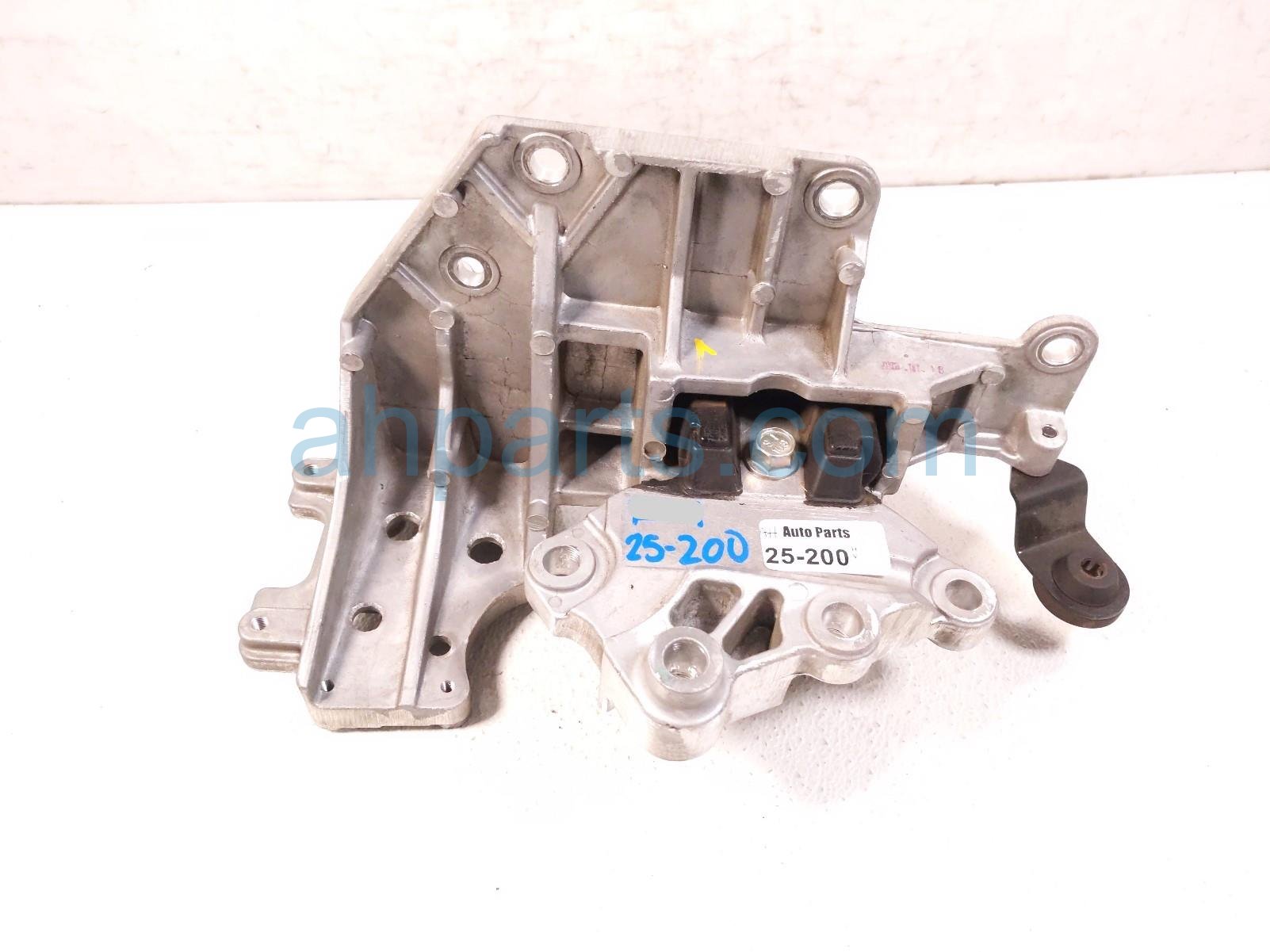 $125 Nissan LH TRANSMISSION MOUNT - 2.5L FWD $125 Nissan LH TRANSMISSION MOUNT - 2.5L FWD