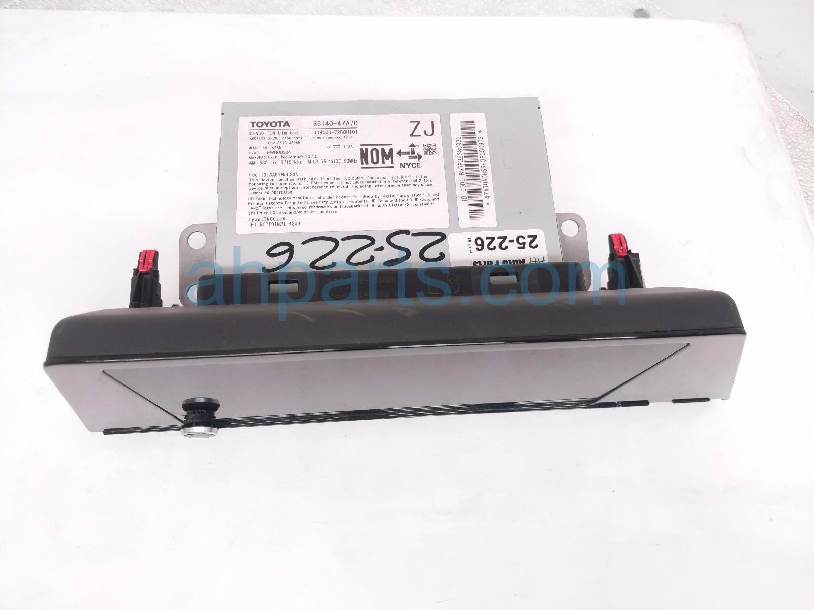 $750 Toyota RADIO RECEIVER & DISPLAY SCREEN * $750 Toyota RADIO RECEIVER & DISPLAY SCREEN *