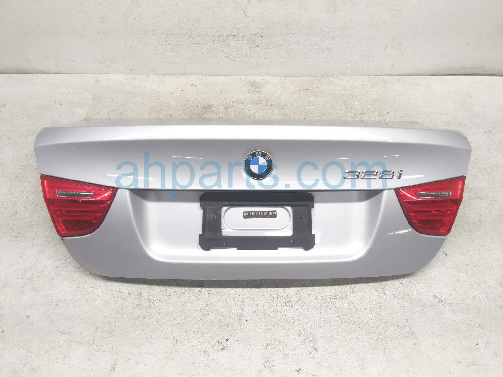 $225 BMW TRUNK / DECKLID - SILVER $225 BMW TRUNK / DECKLID - SILVER