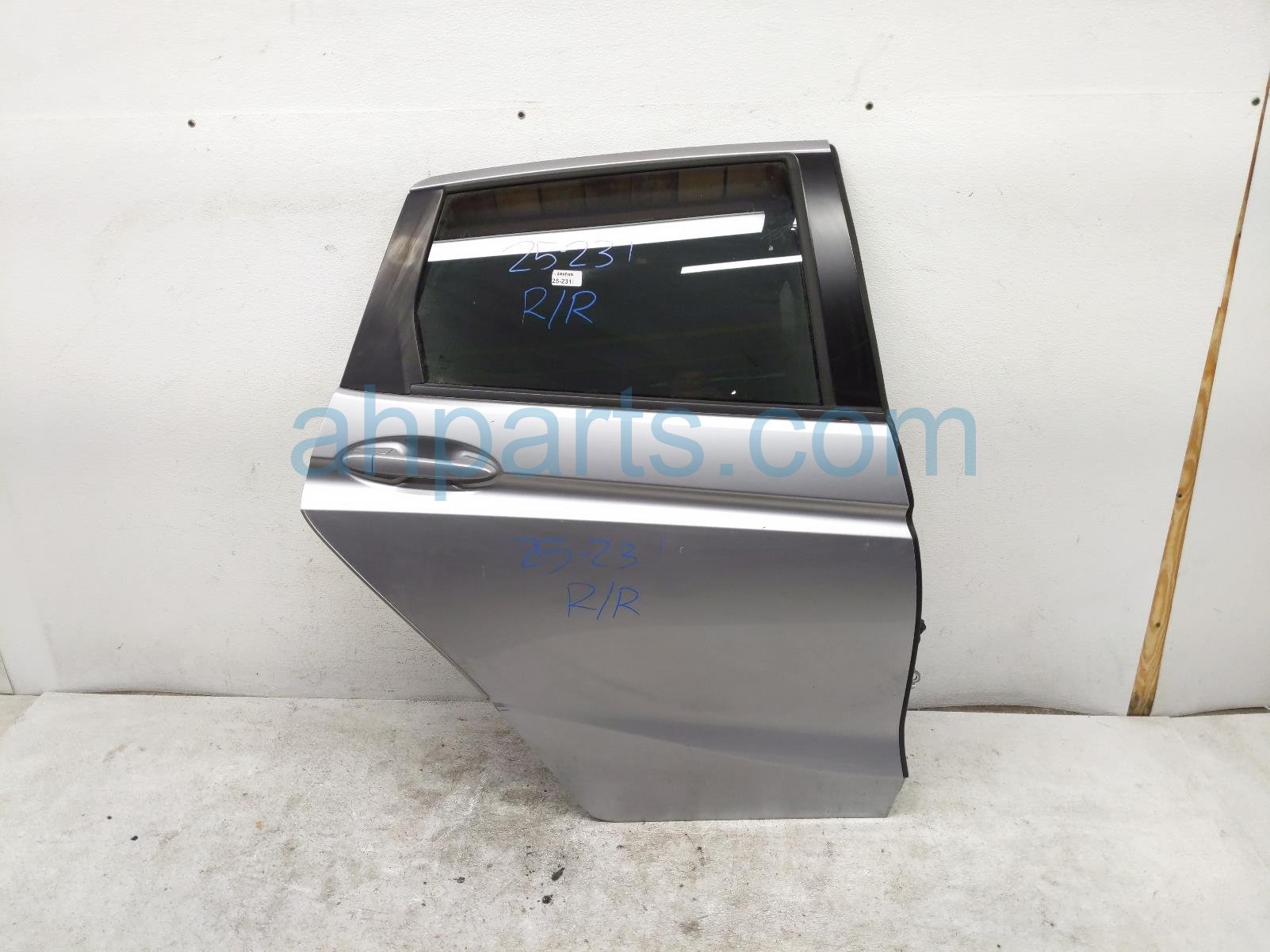 $499 Honda RR/RH DOOR - SILVER- NO INSIDE TRIM*