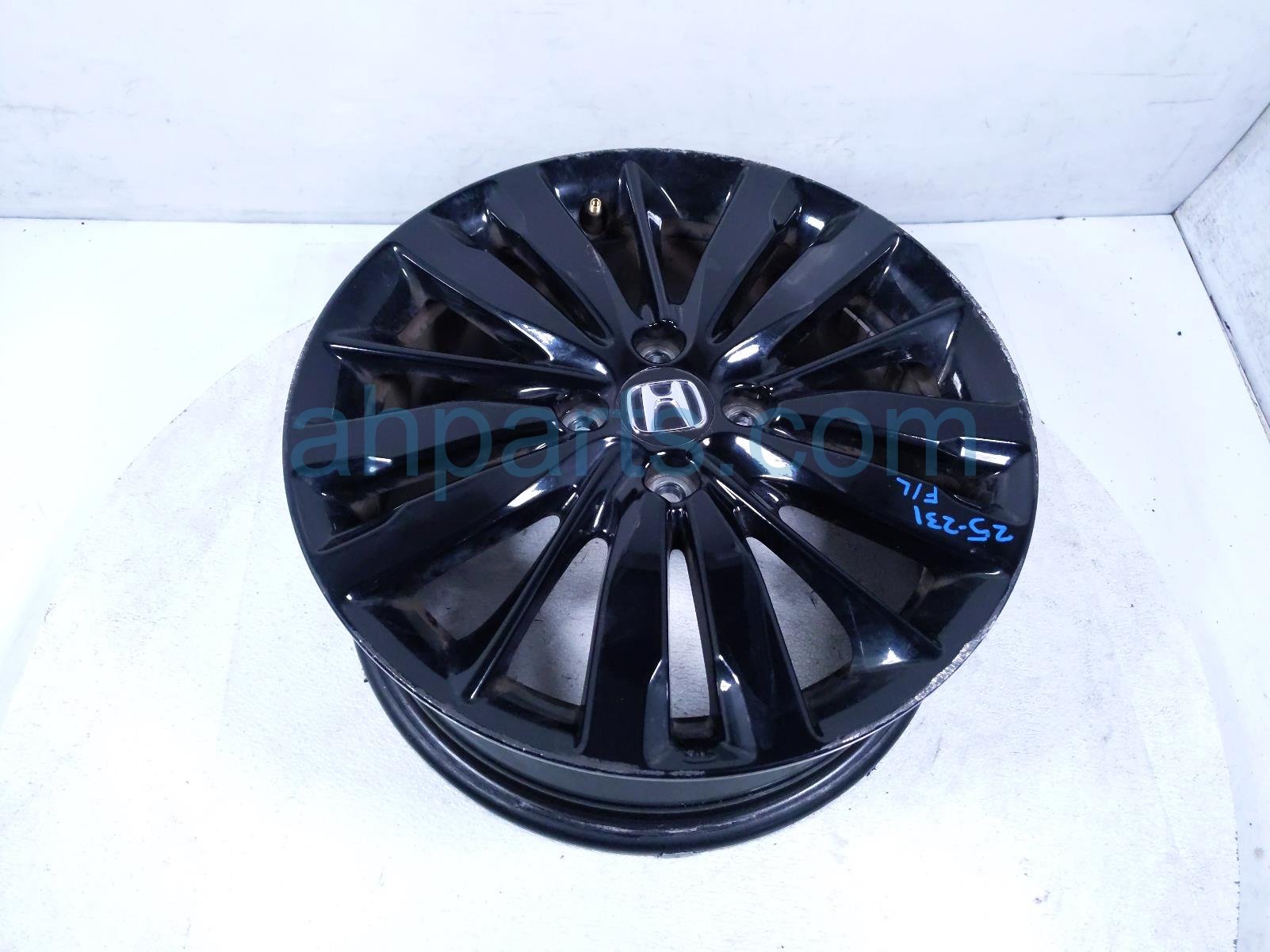 $120 Honda FR/LH WHEEL / RIM * $120 Honda FR/LH WHEEL / RIM *