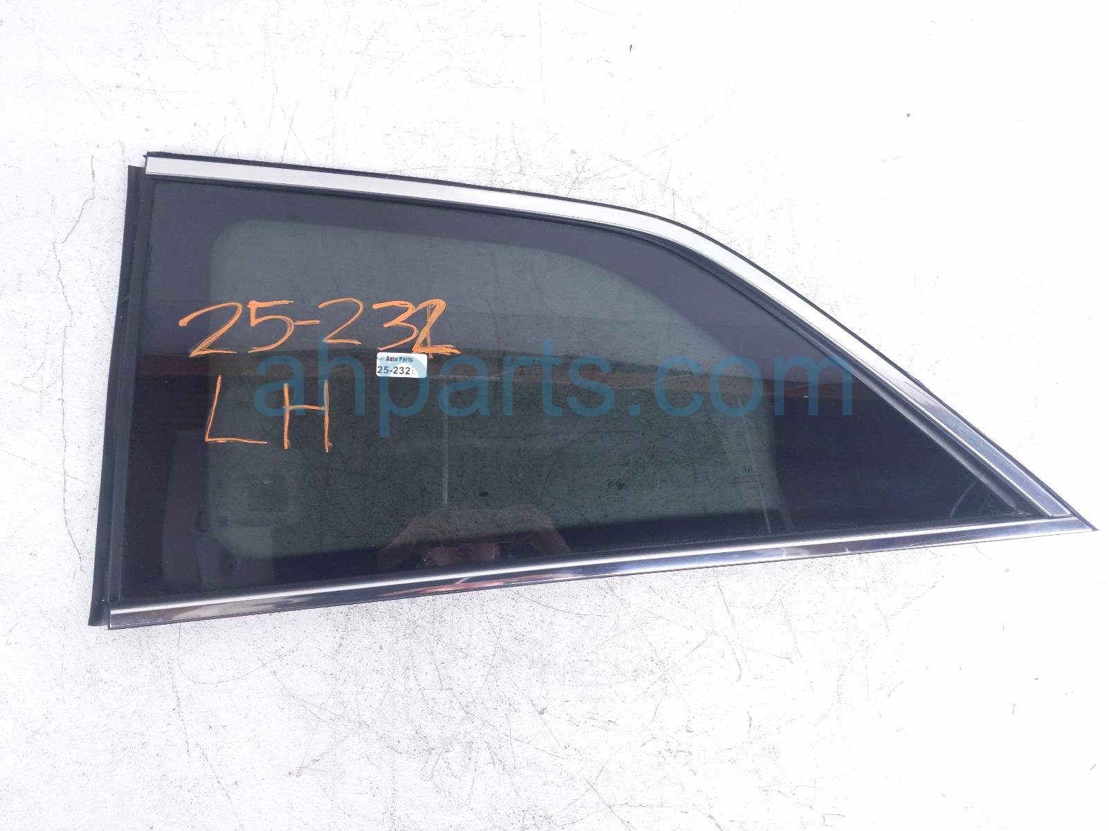 $175 Honda LH QUARTER WINDOW GLASS * $175 Honda LH QUARTER WINDOW GLASS *