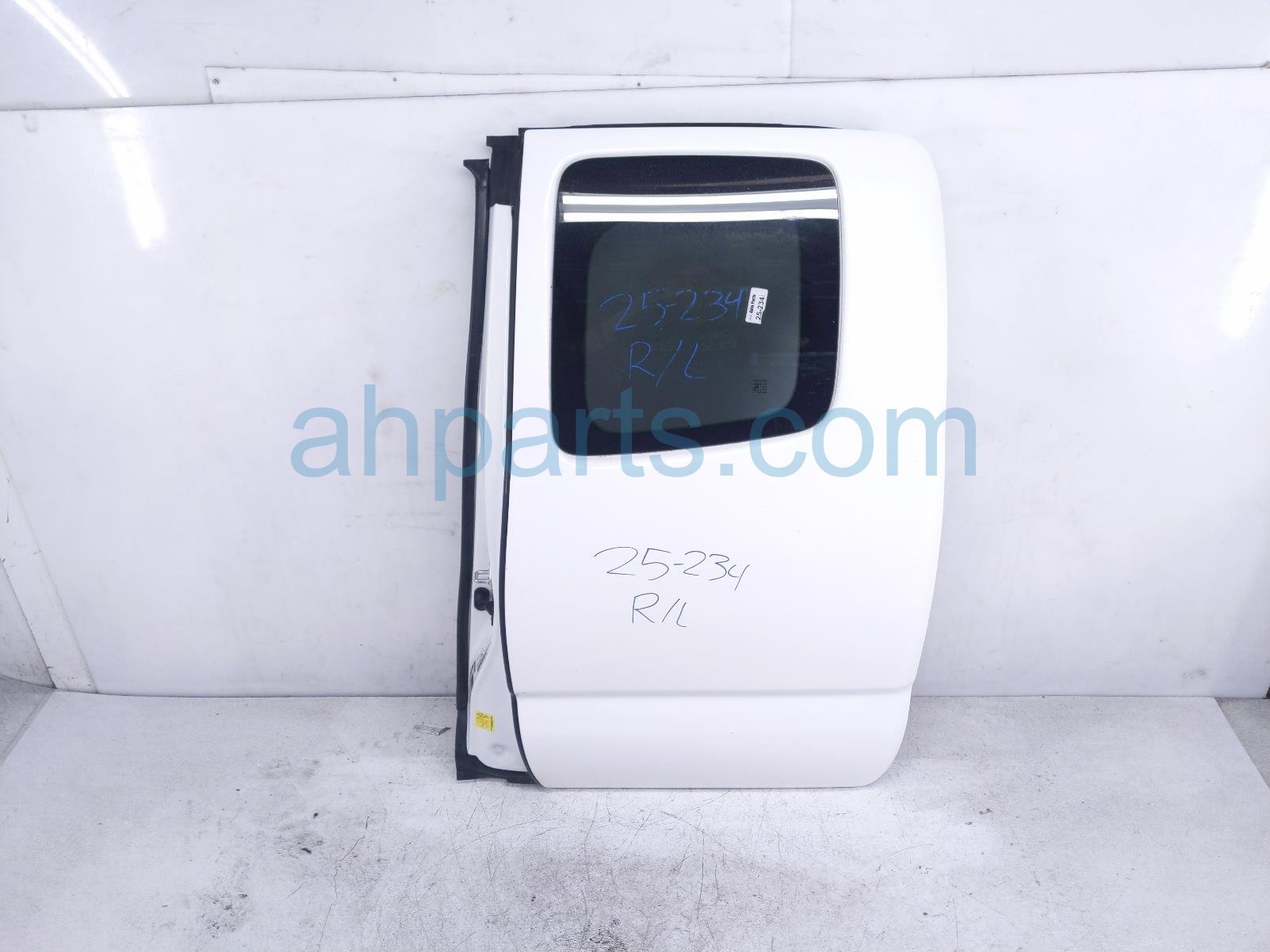 $450 Toyota RR/LH DOOR - WHITE- NO INSIDE TRIM $450 Toyota RR/LH DOOR - WHITE- NO INSIDE TRIM