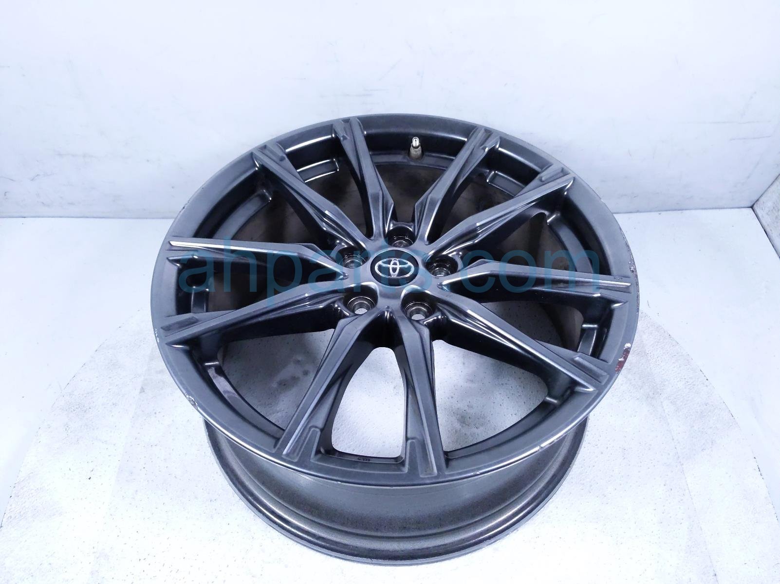 $125 Toyota RR/RH WHEEL / RIM - GUNMETAL - SCUFF $125 Toyota RR/RH WHEEL / RIM - GUNMETAL - SCUFF