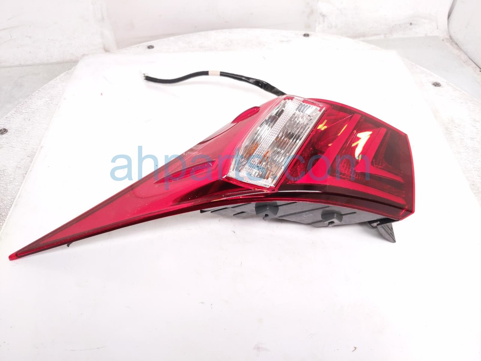$200 Lexus LH TAIL LAMP (ON BODY) $200 Lexus LH TAIL LAMP (ON BODY)