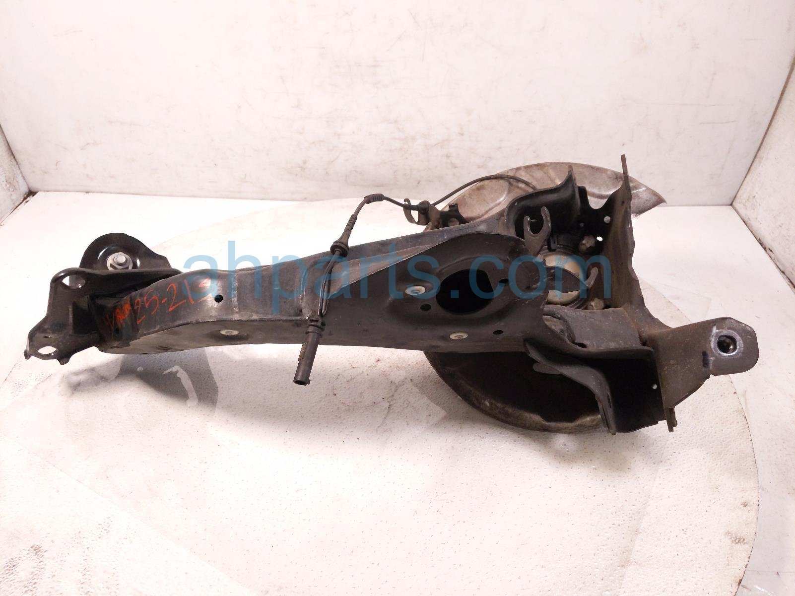 $185 BMW RR/RH TRAILING ARM + KNUCKLE W/HUB