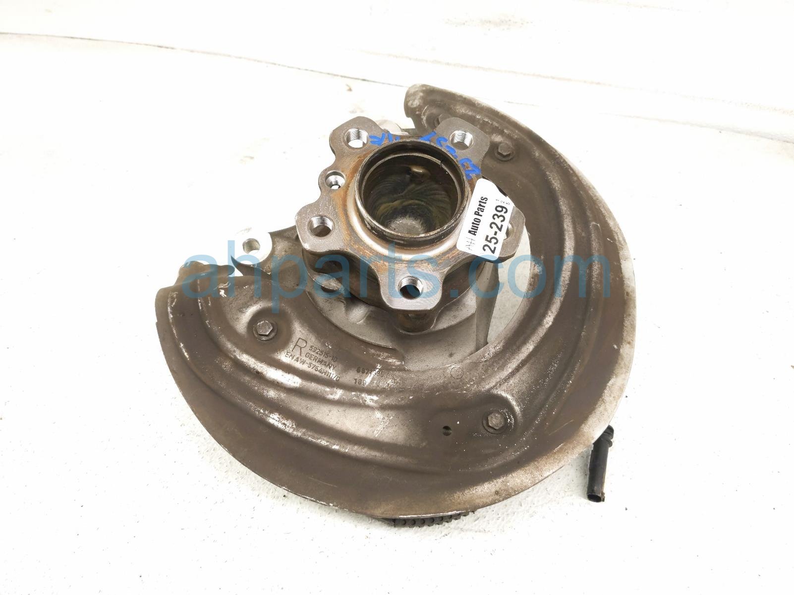 $200 BMW FR/RH SPINDLE KNUCKLE HUB $200 BMW FR/RH SPINDLE KNUCKLE HUB