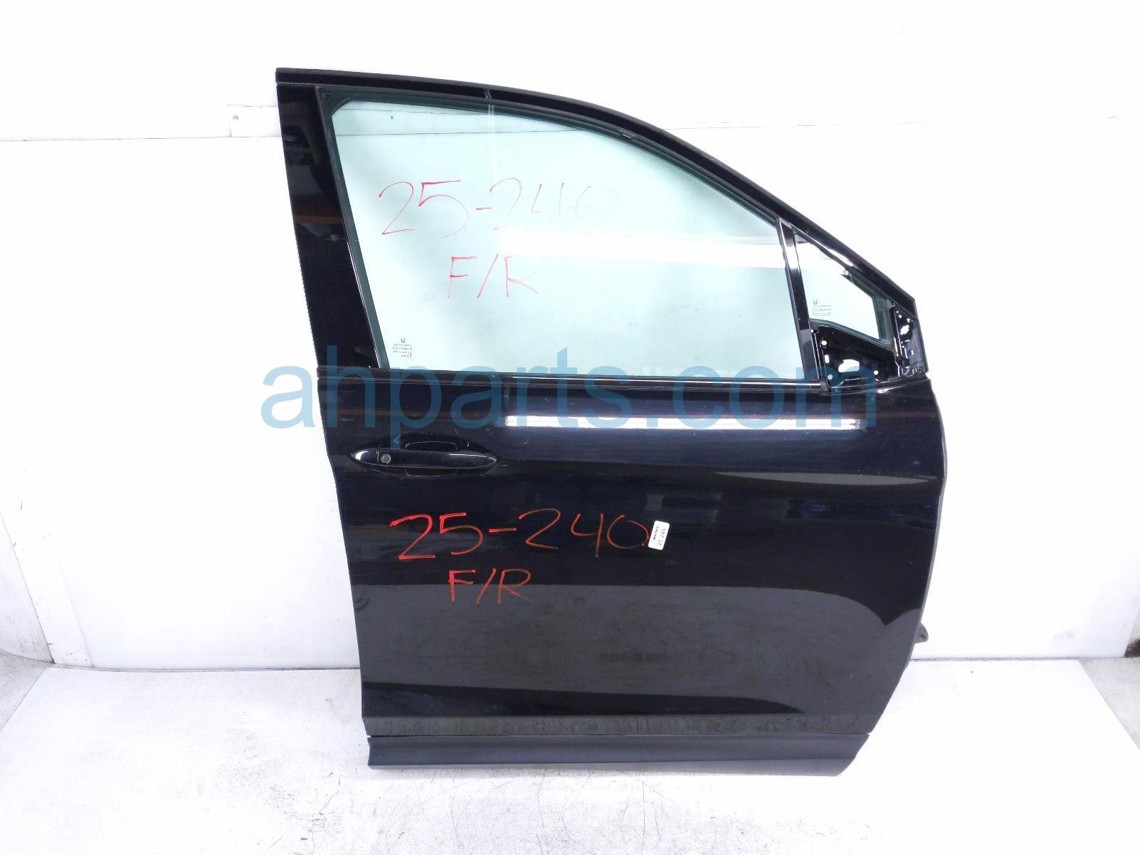 $800 Honda FR/RH DOOR - BLACK - NO MIRROR/TRIM*