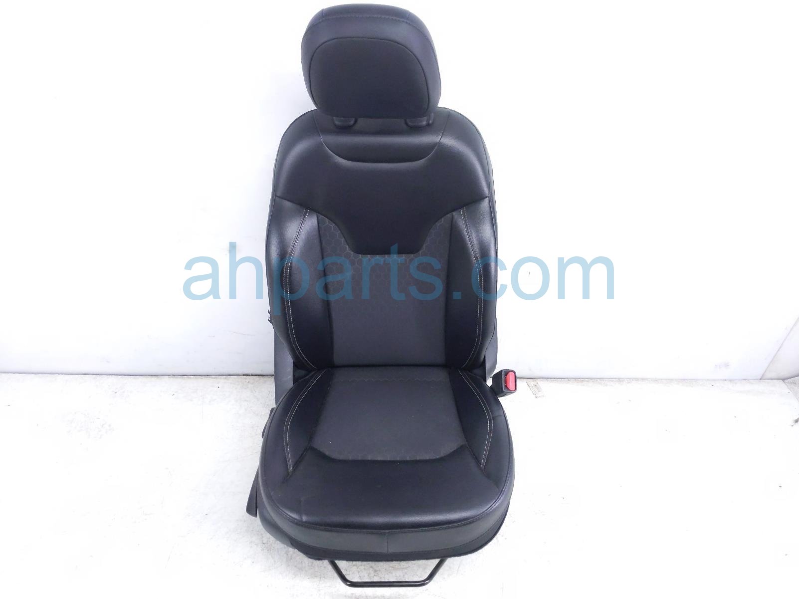 $295 Jeep FR/RH SEAT W/AIRBAG - LEATHER BLACK $295 Jeep FR/RH SEAT W/AIRBAG - LEATHER BLACK