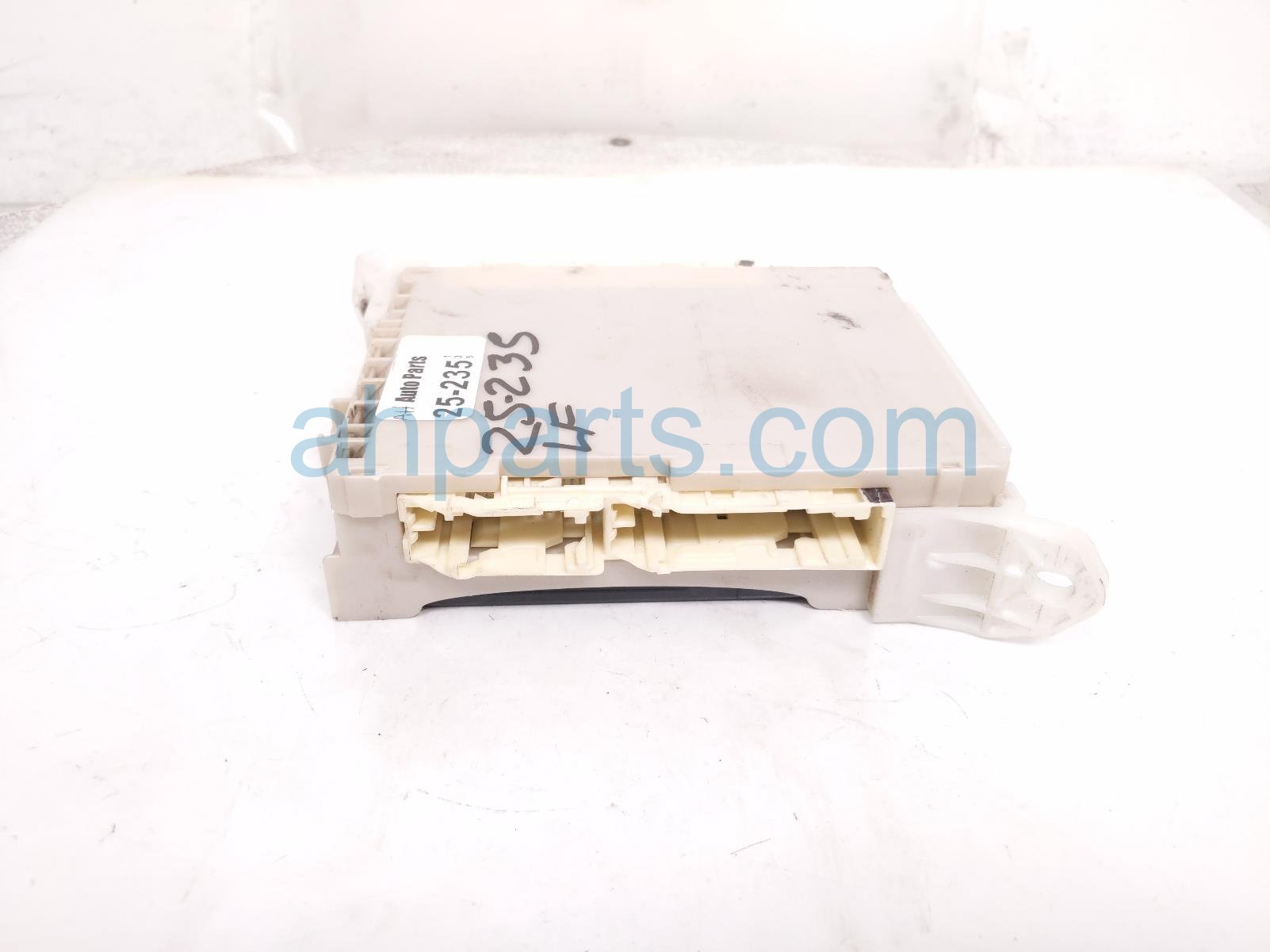 $74 Toyota MULTIFUNCTION CONTROL UNIT- M.T 2.0L