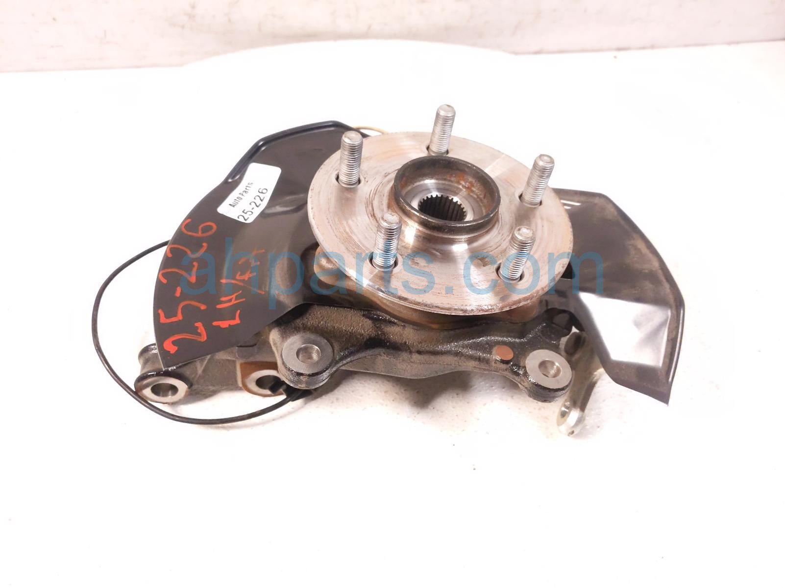 $300 Toyota FR/LH SPINDLE KNUCKLE HUB